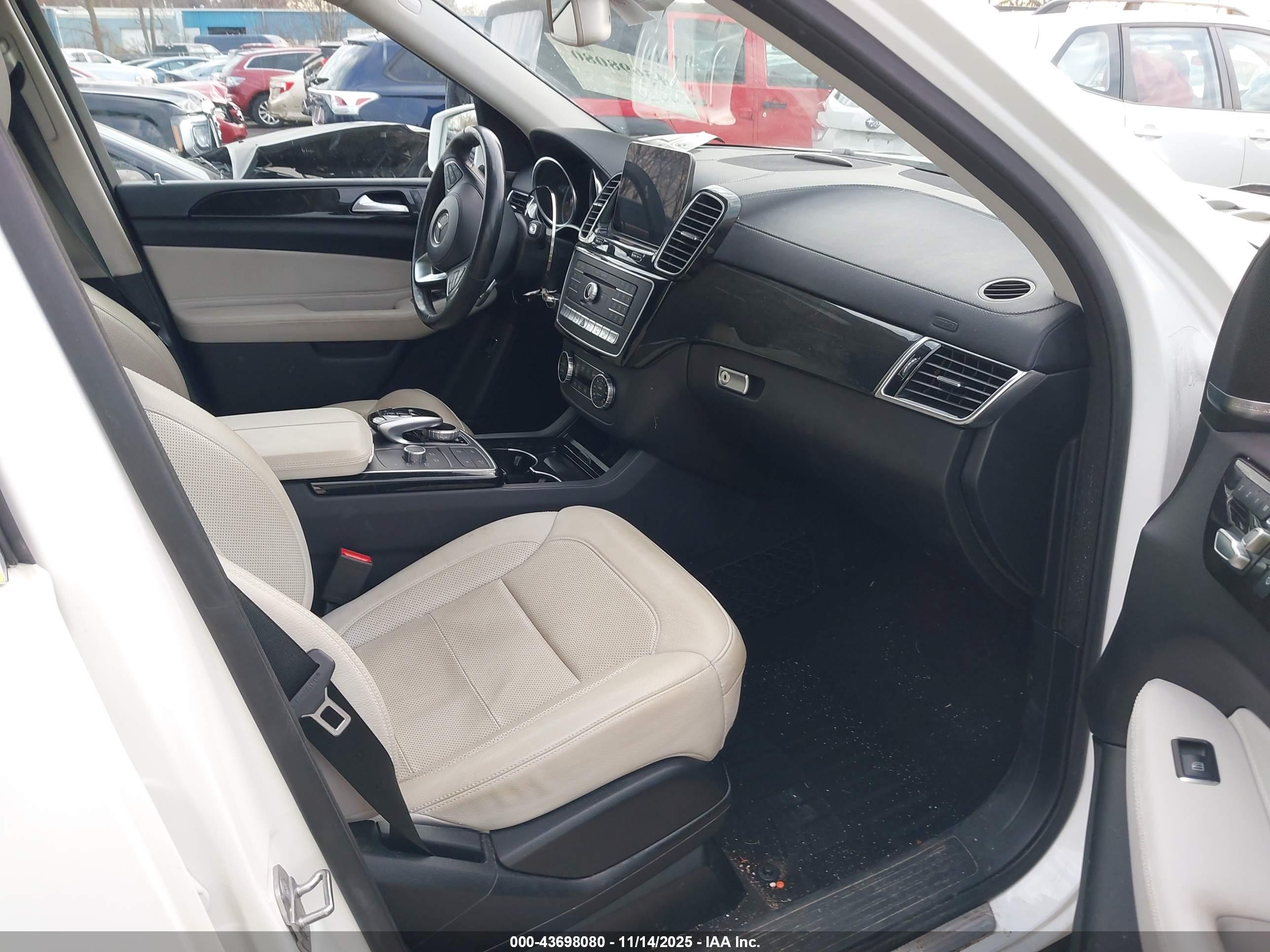 MERCEDES-BENZ GLS image 5