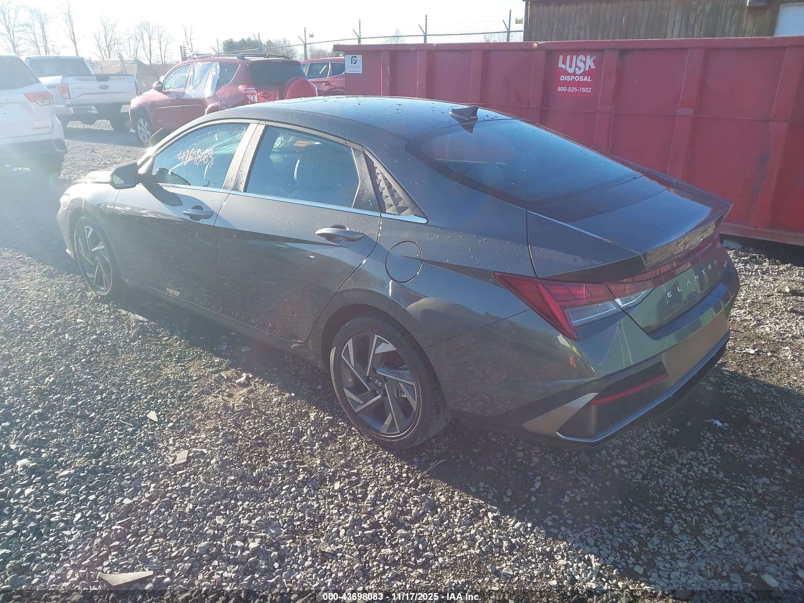 HYUNDAI ELANTRA image 3