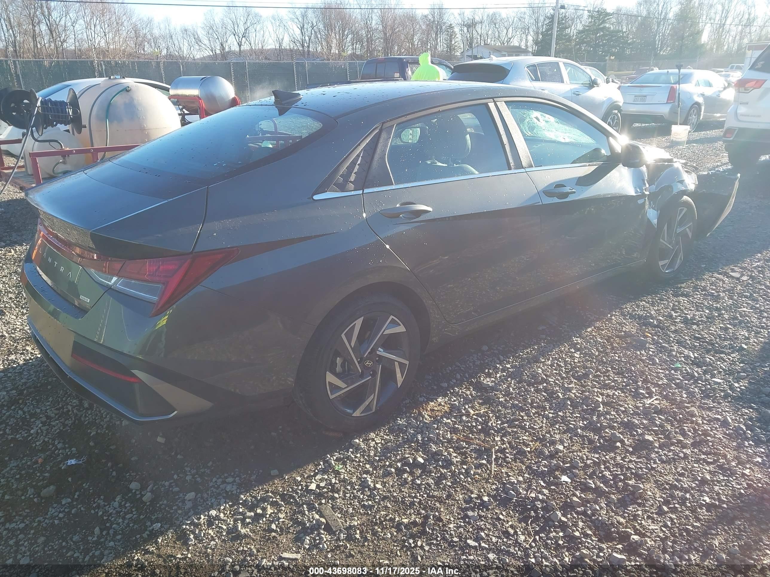 HYUNDAI ELANTRA image 4