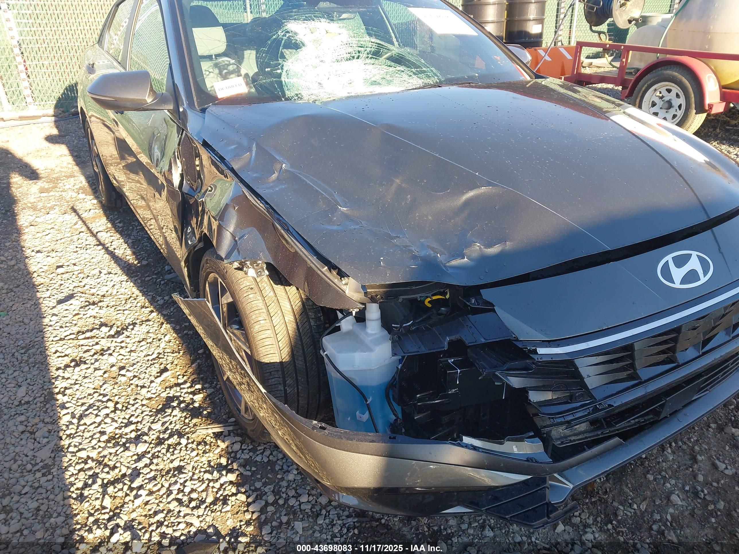 HYUNDAI ELANTRA image 6