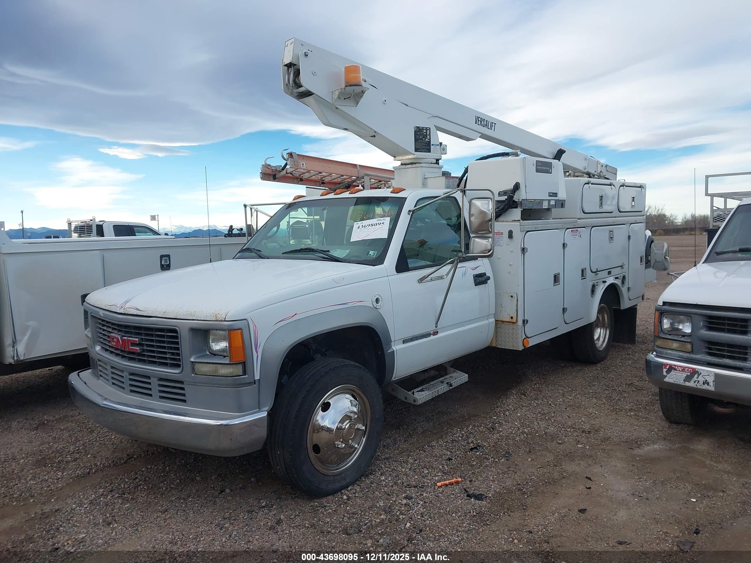 GMC SIERRA image 2