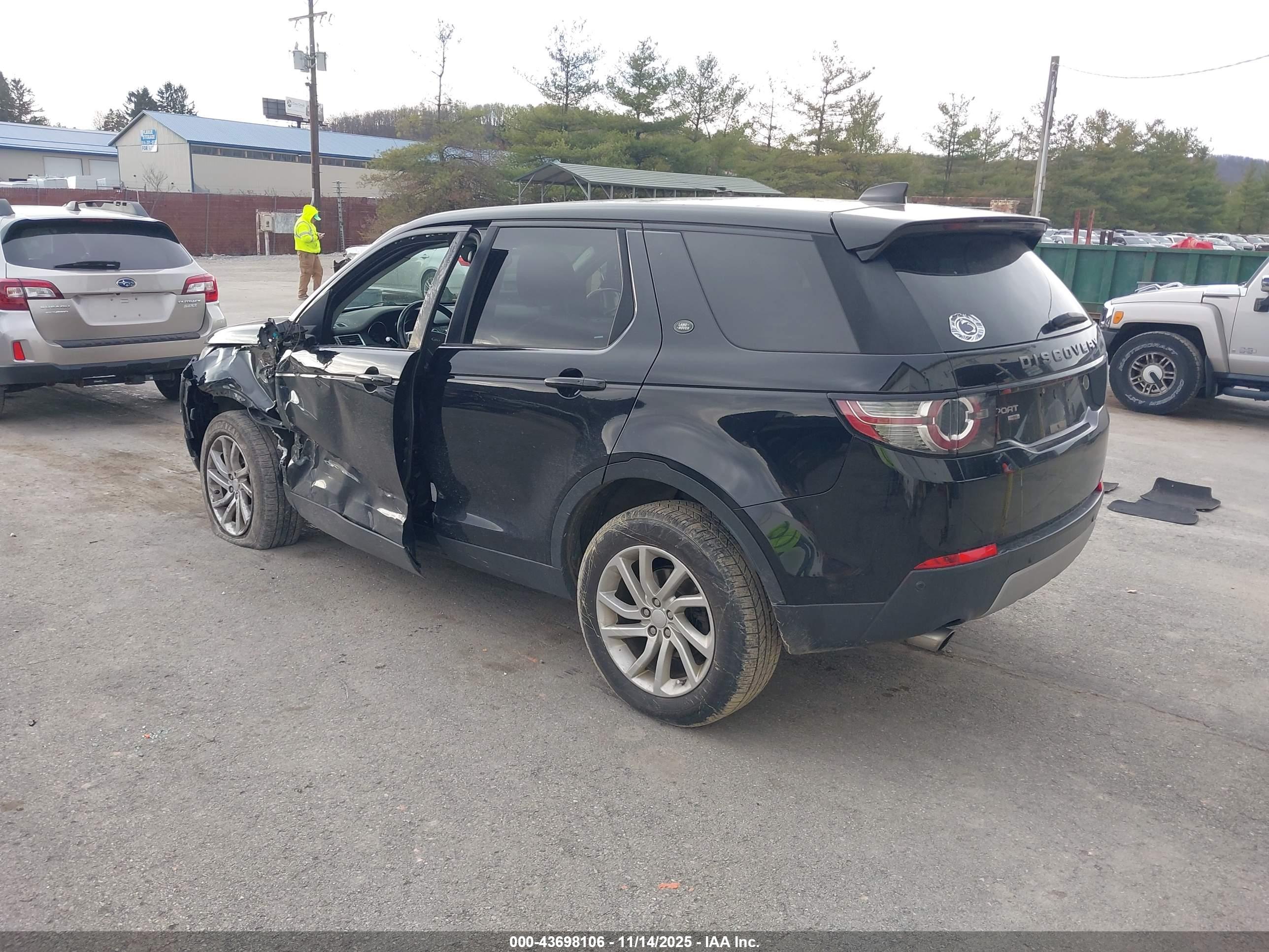 LAND ROVER image 3