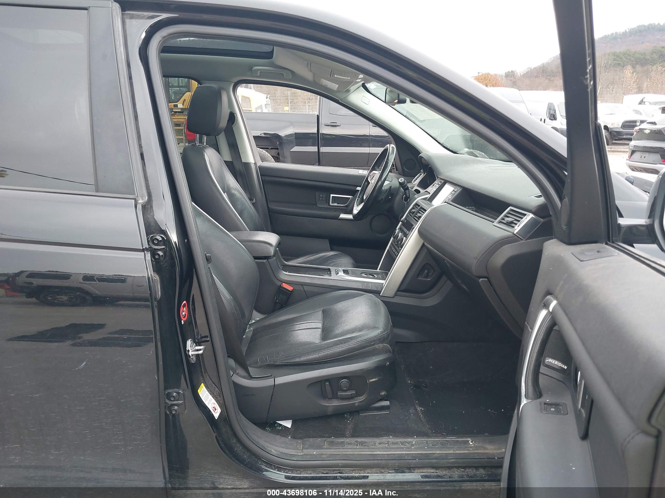LAND ROVER image 5