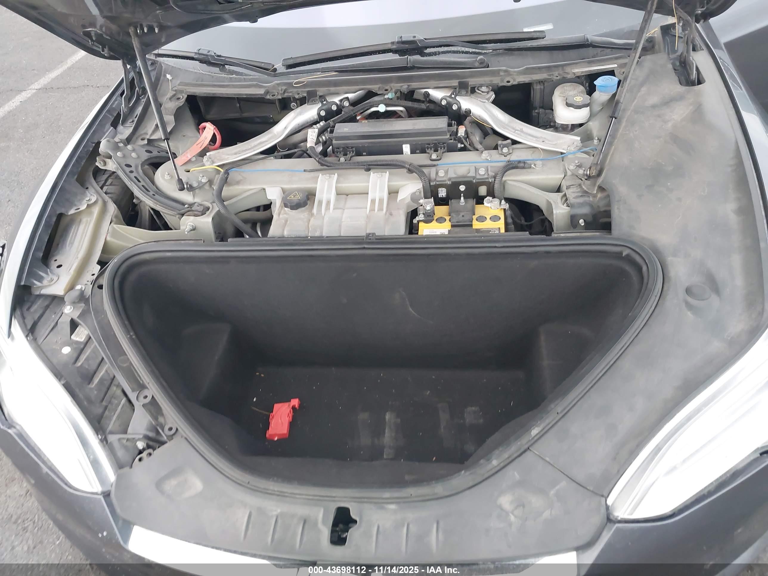 TESLA MODEL image 10