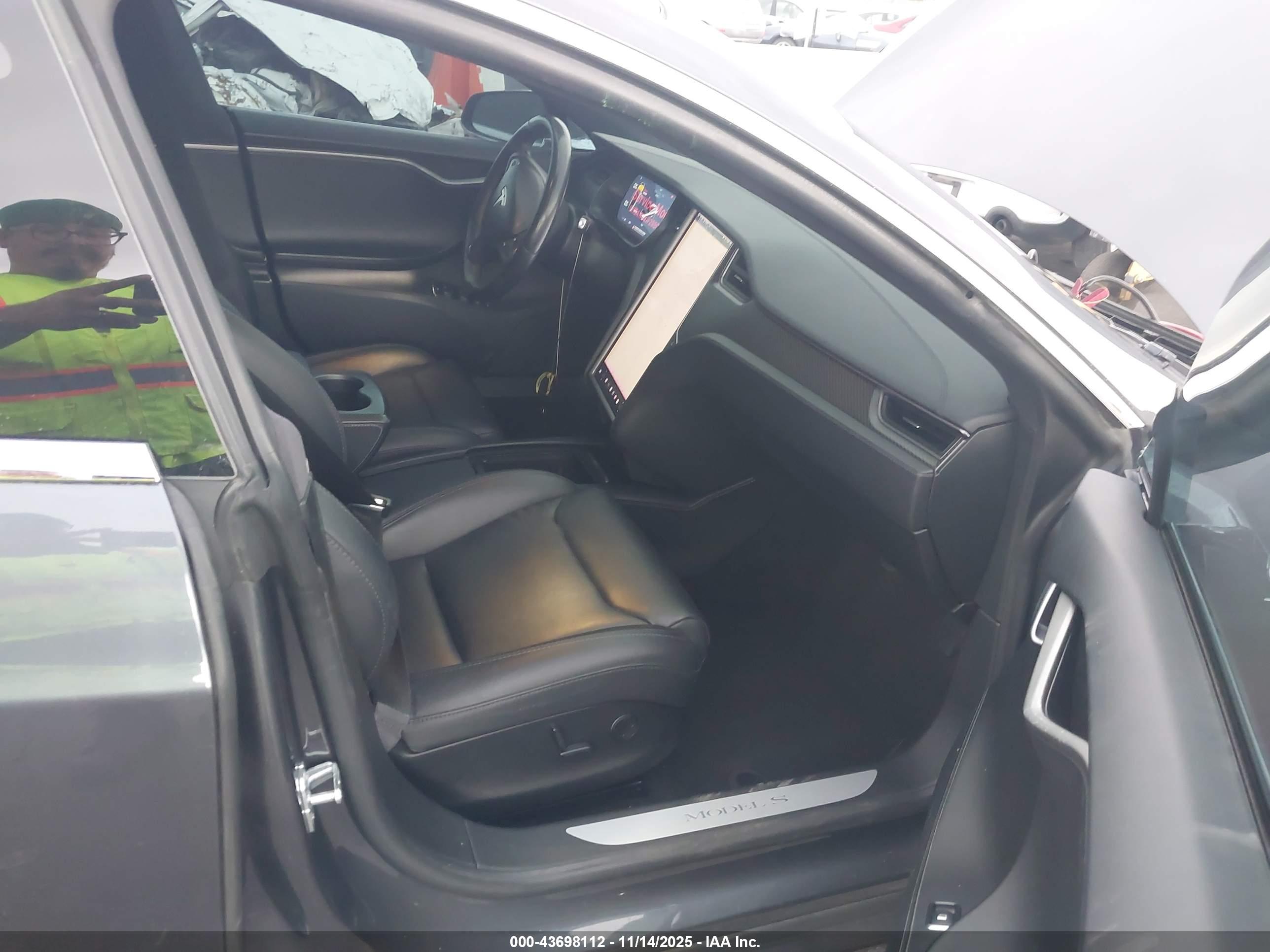 TESLA MODEL image 5