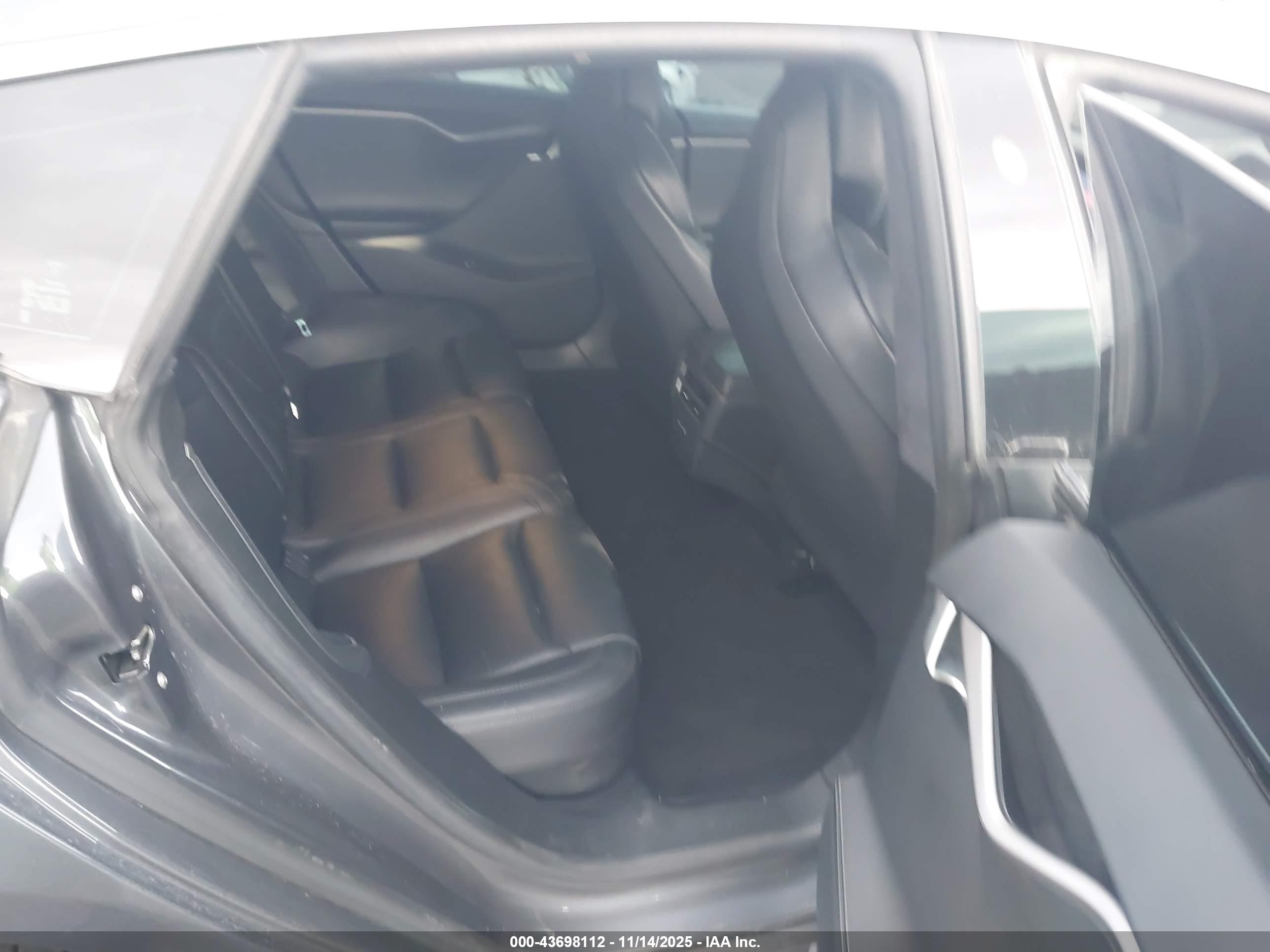 TESLA MODEL image 8
