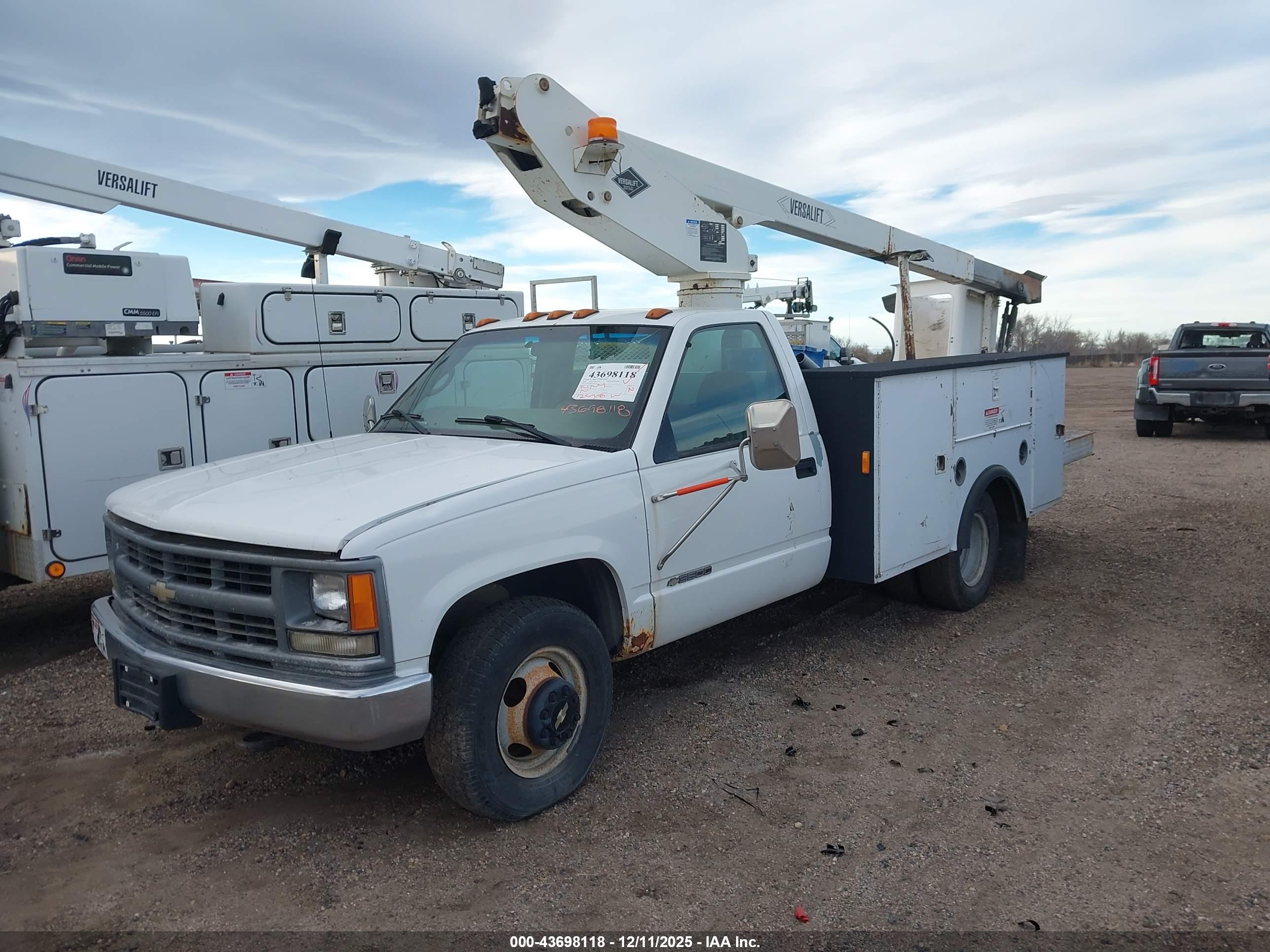 CHEVROLET C3500 image 2