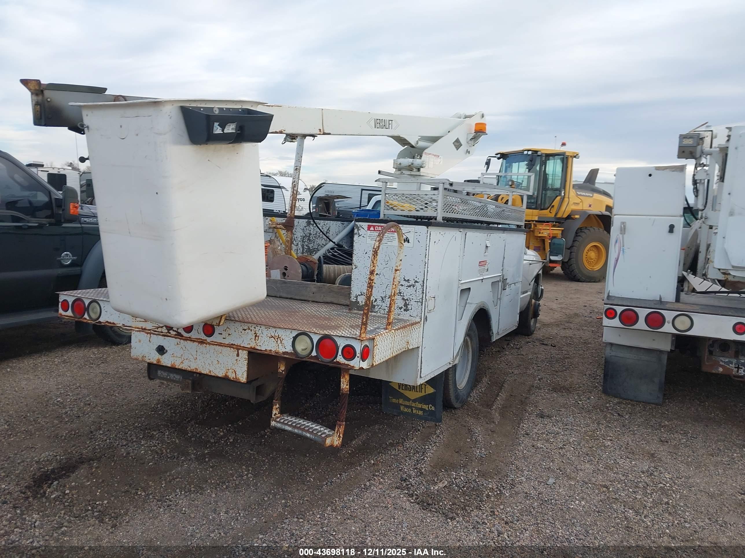 CHEVROLET C3500 image 4