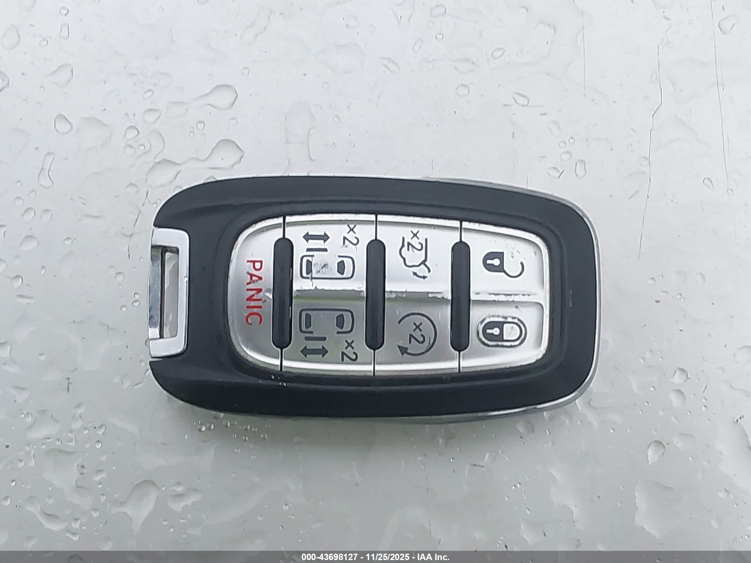 CHRYSLER PACIFICA image 11