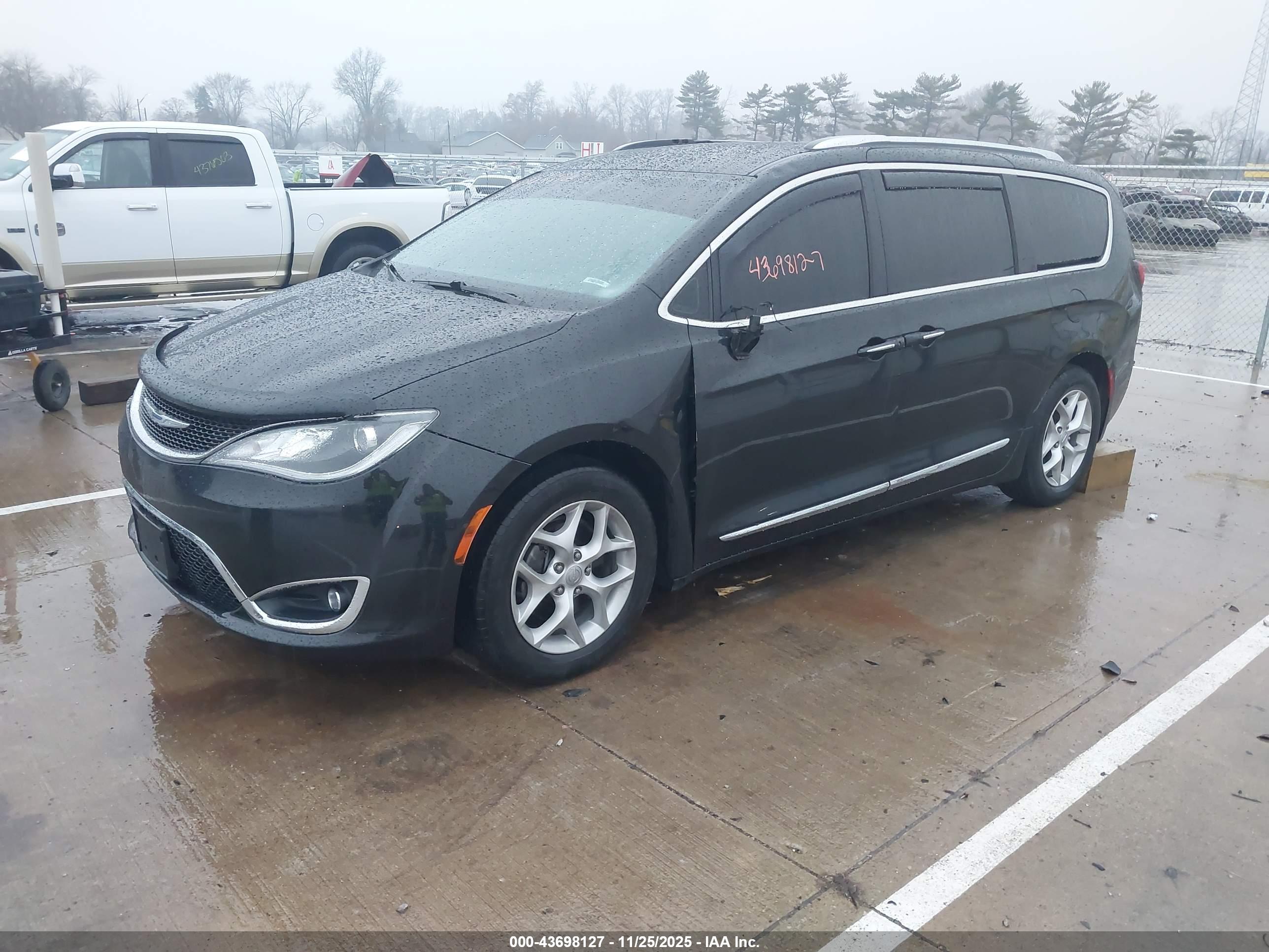 CHRYSLER PACIFICA image 2