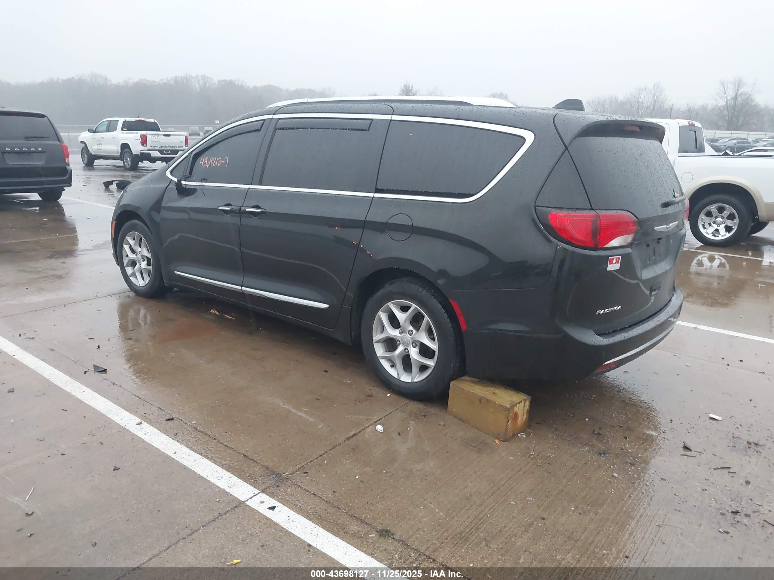 CHRYSLER PACIFICA image 3