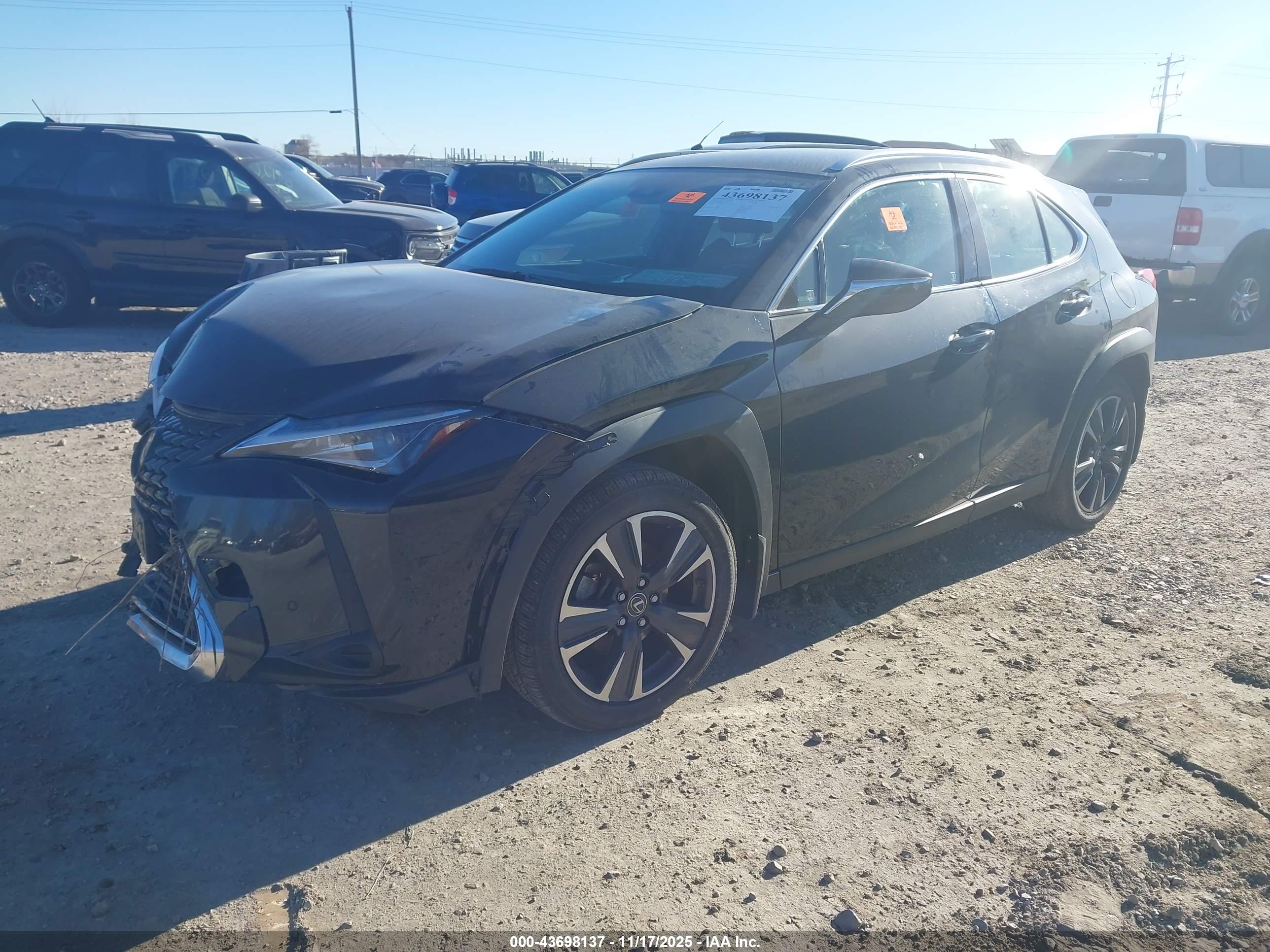 LEXUS UX image 2
