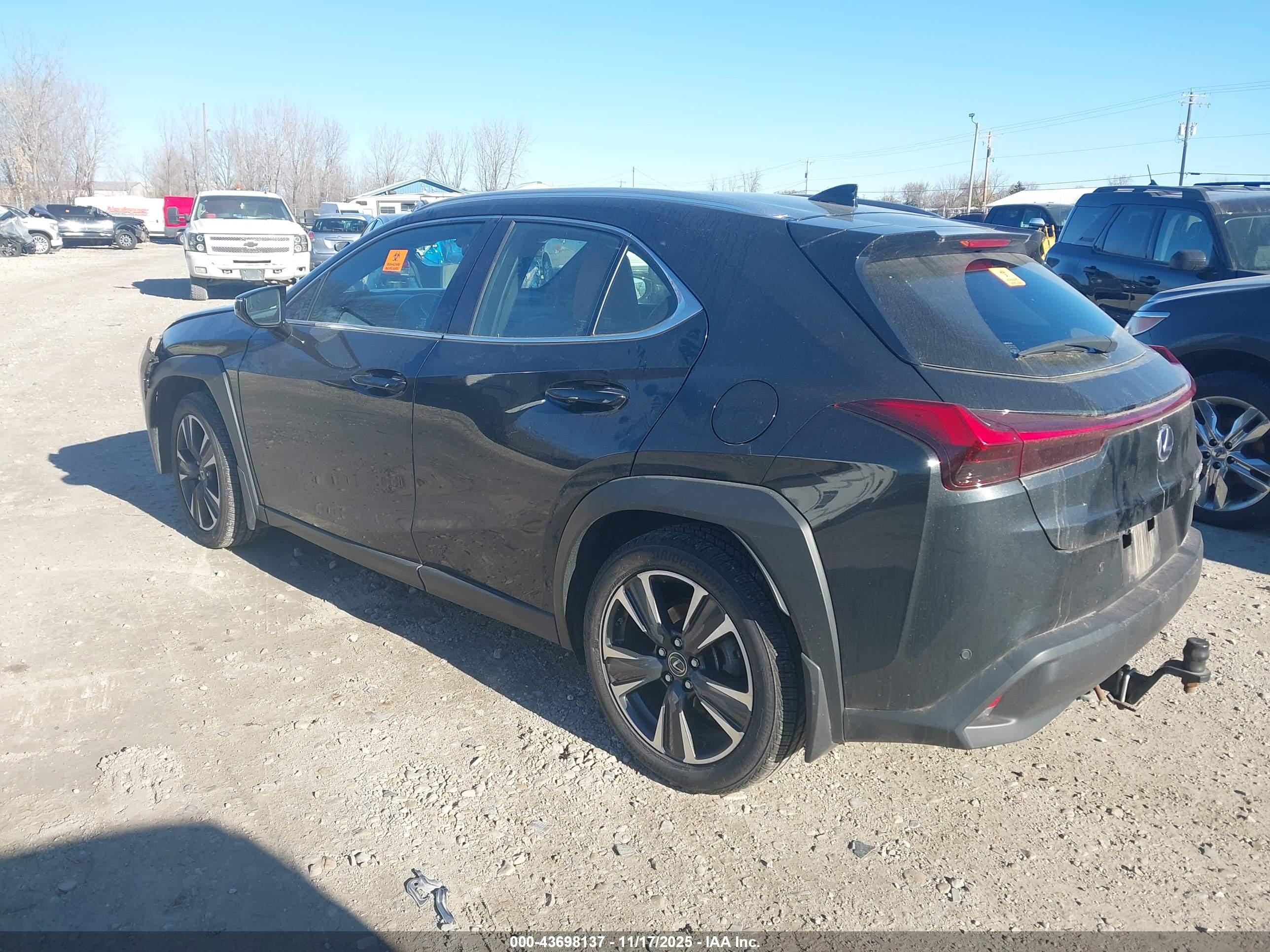 LEXUS UX image 3