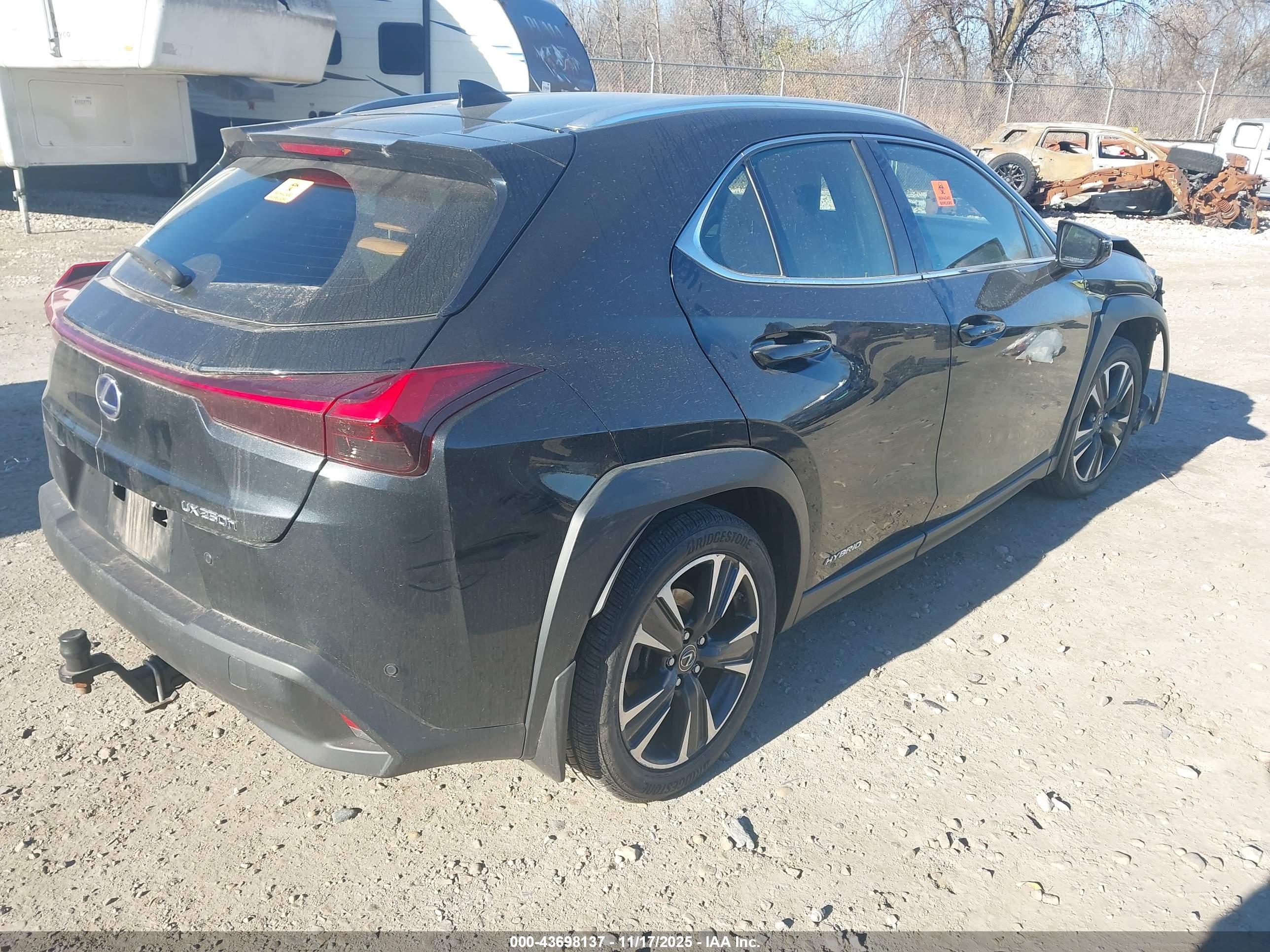 LEXUS UX image 4