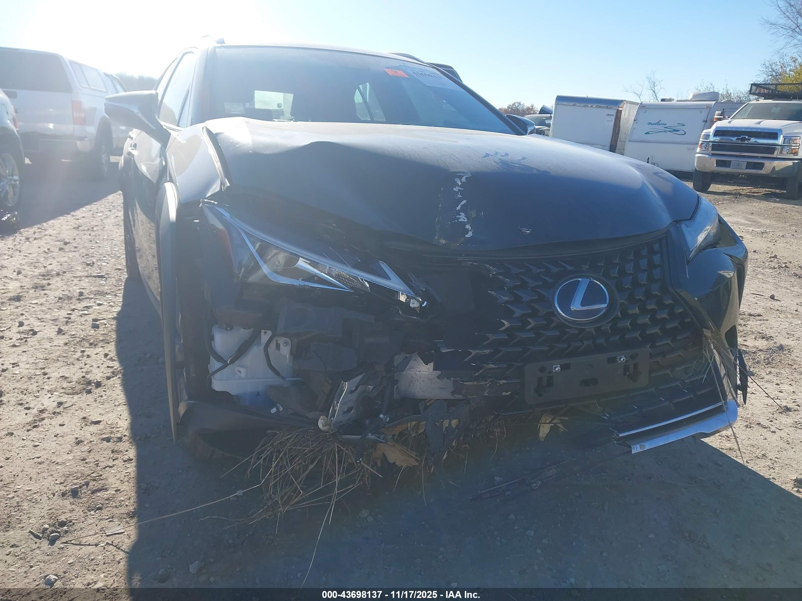 LEXUS UX image 6