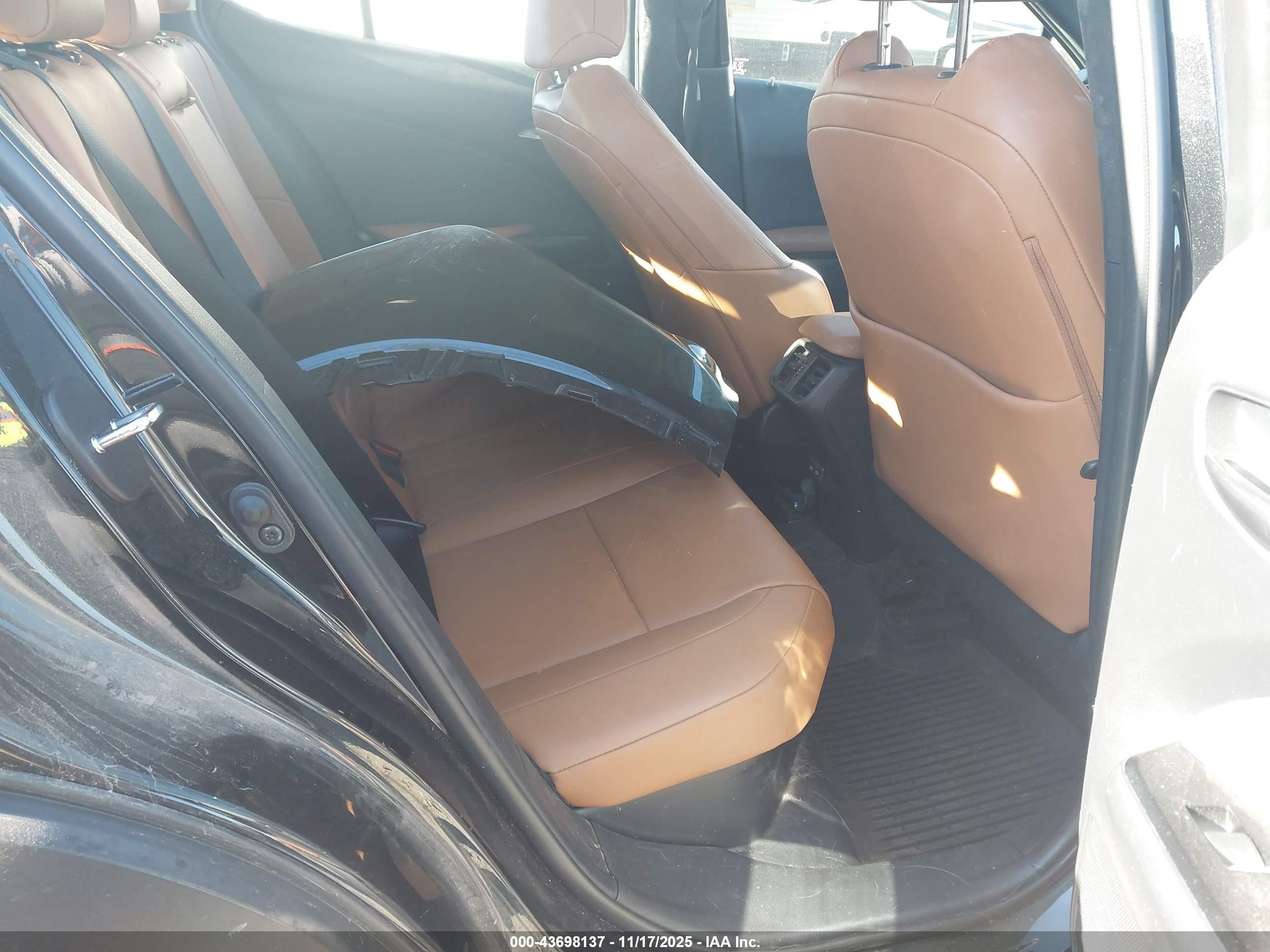 LEXUS UX image 8