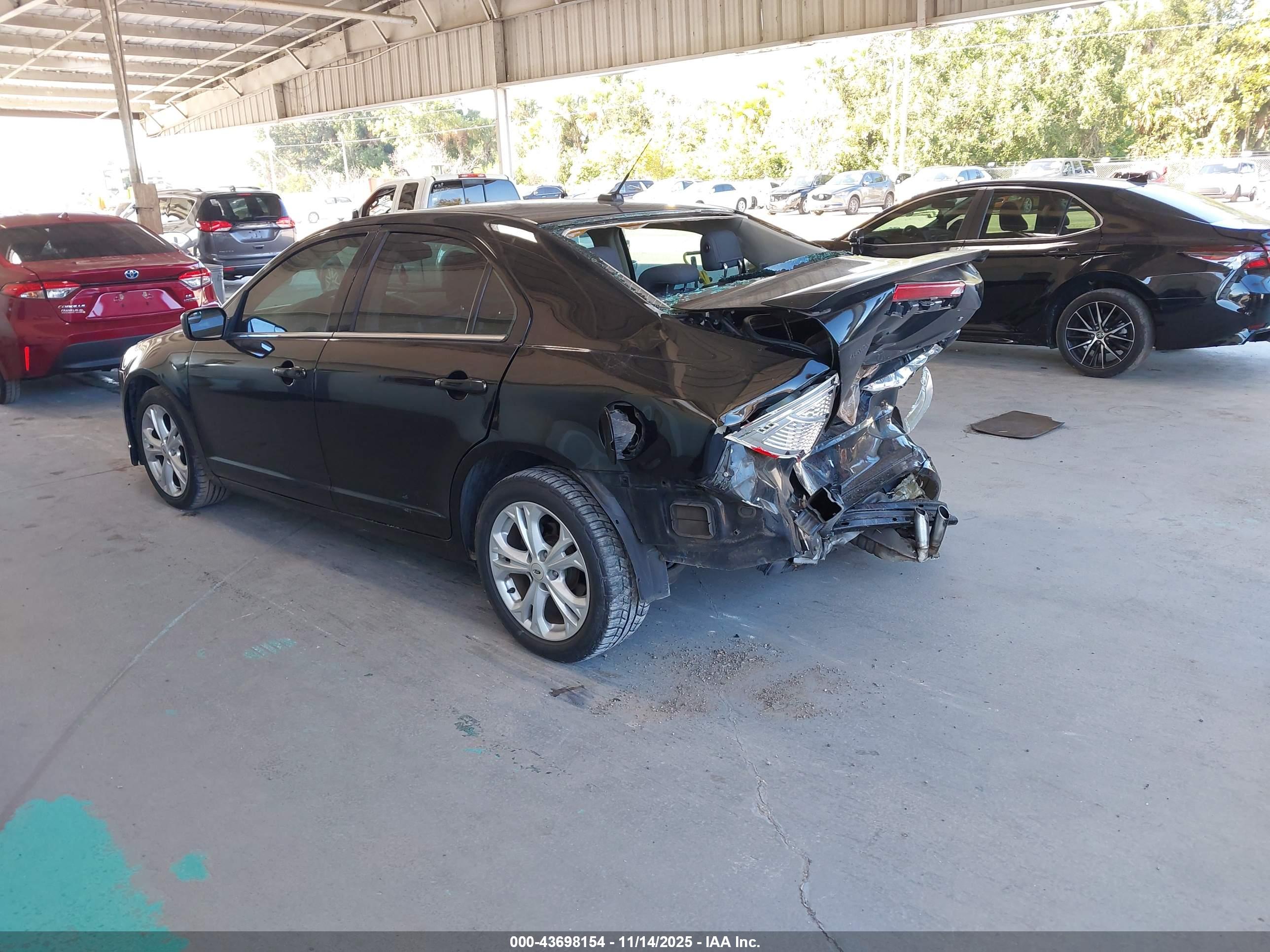 FORD FUSION image 3