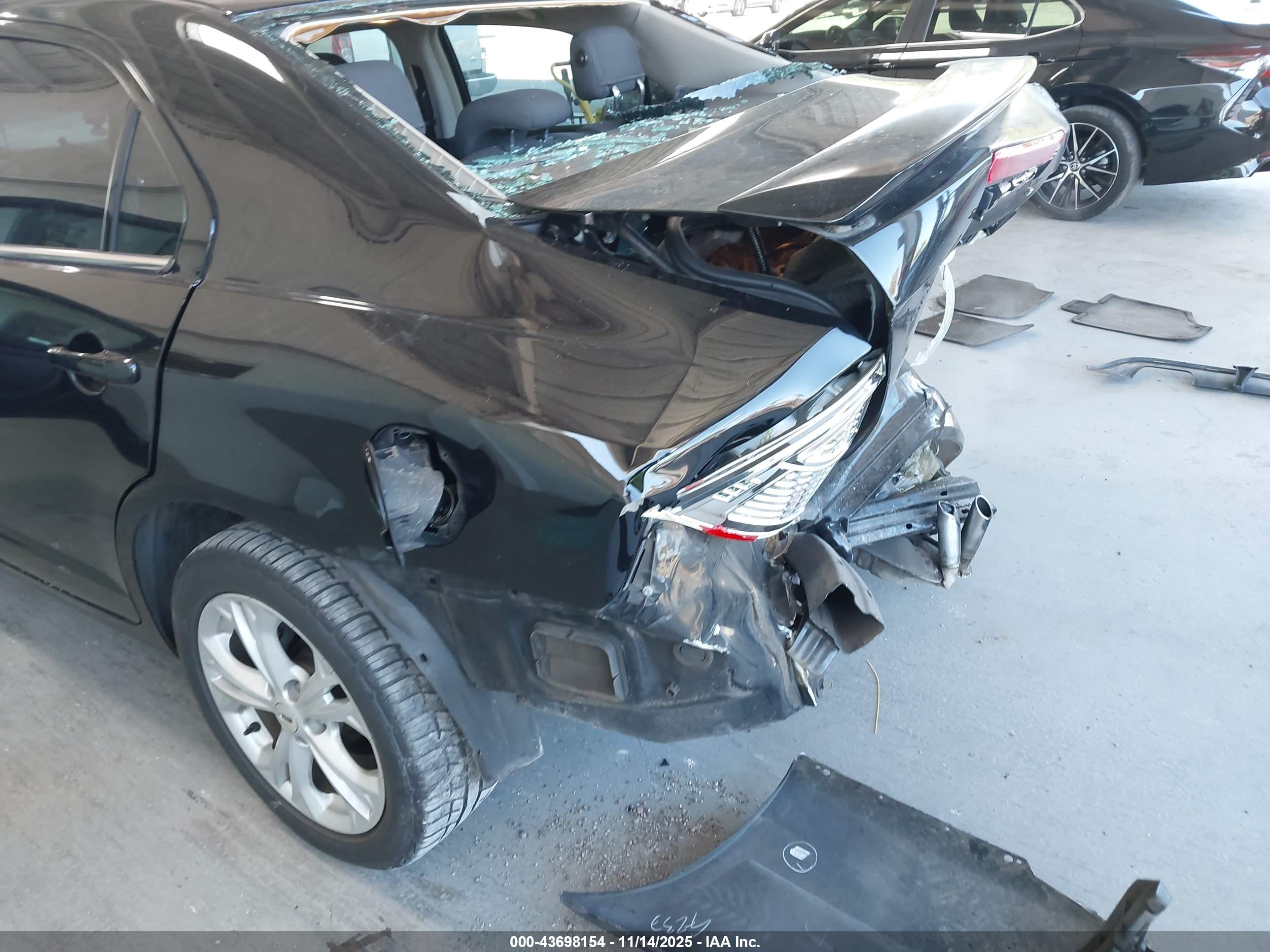 FORD FUSION image 6