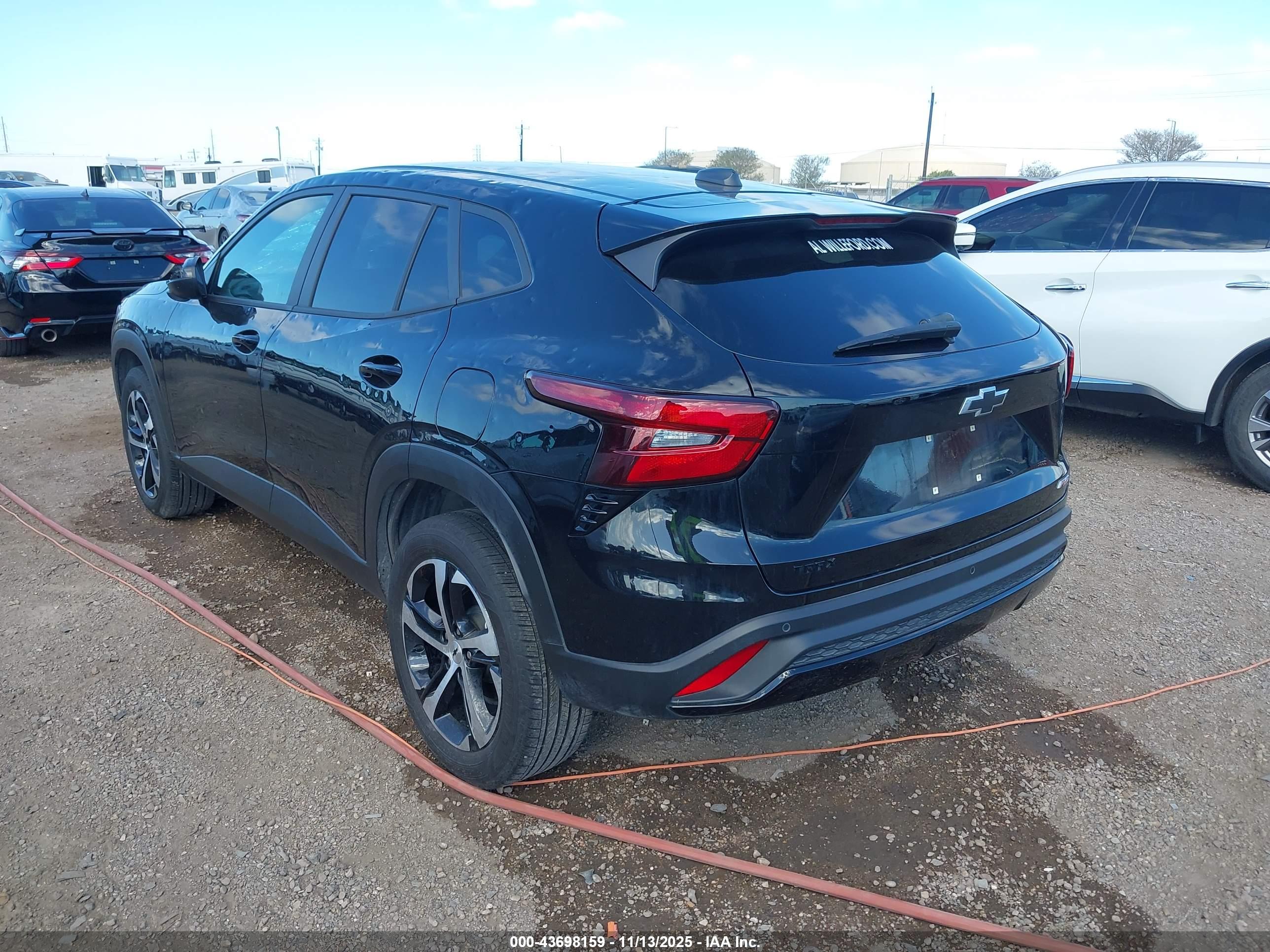 CHEVROLET TRAX image 3