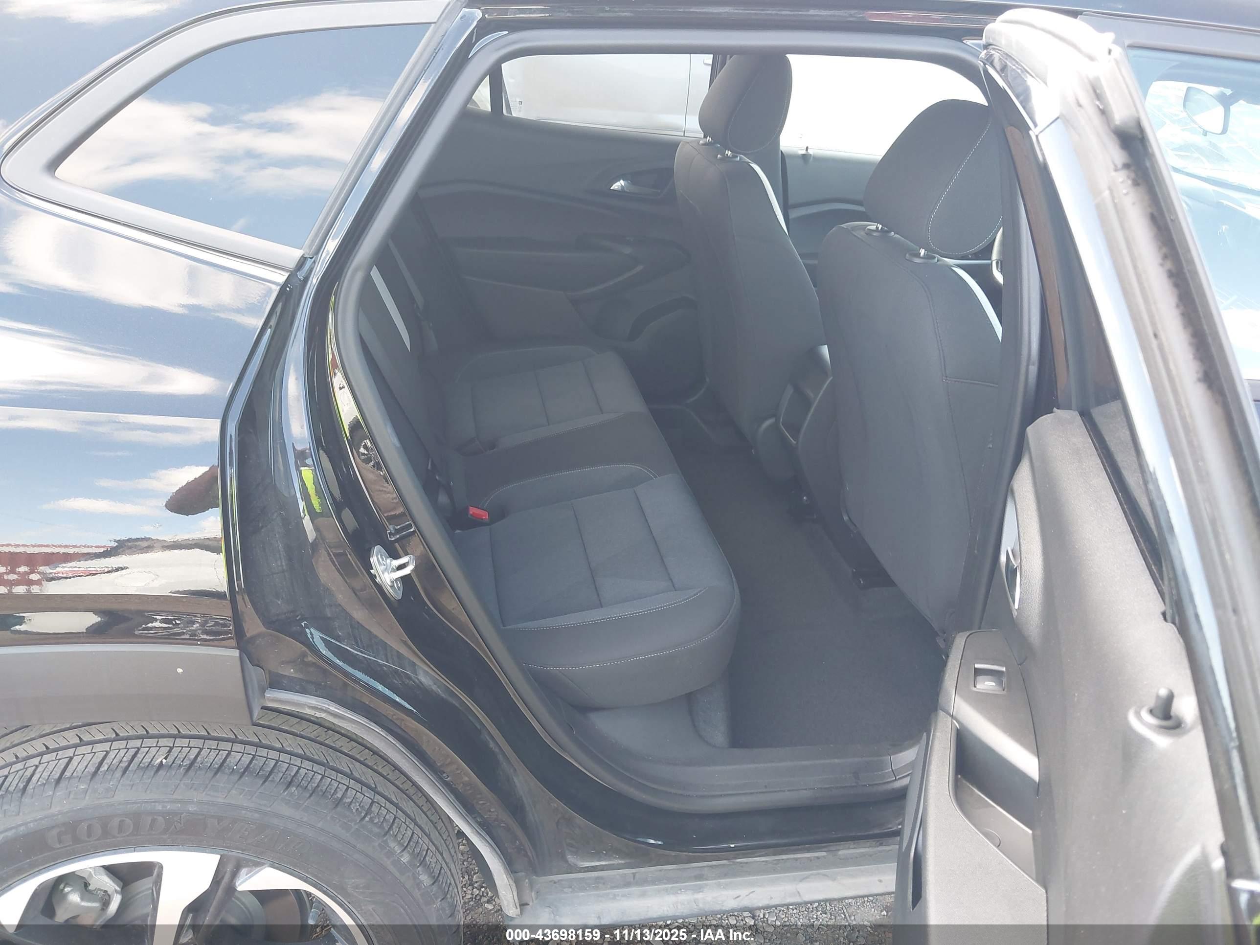 CHEVROLET TRAX image 8