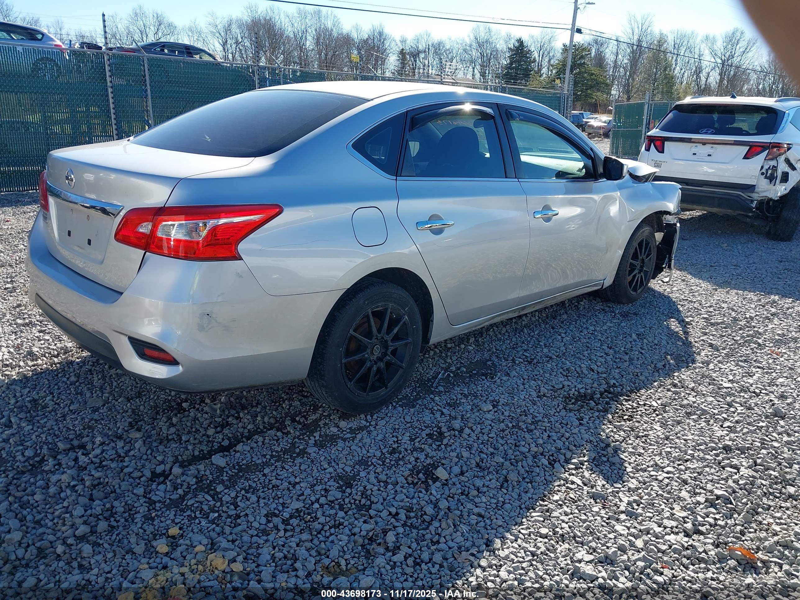 NISSAN SENTRA image 4