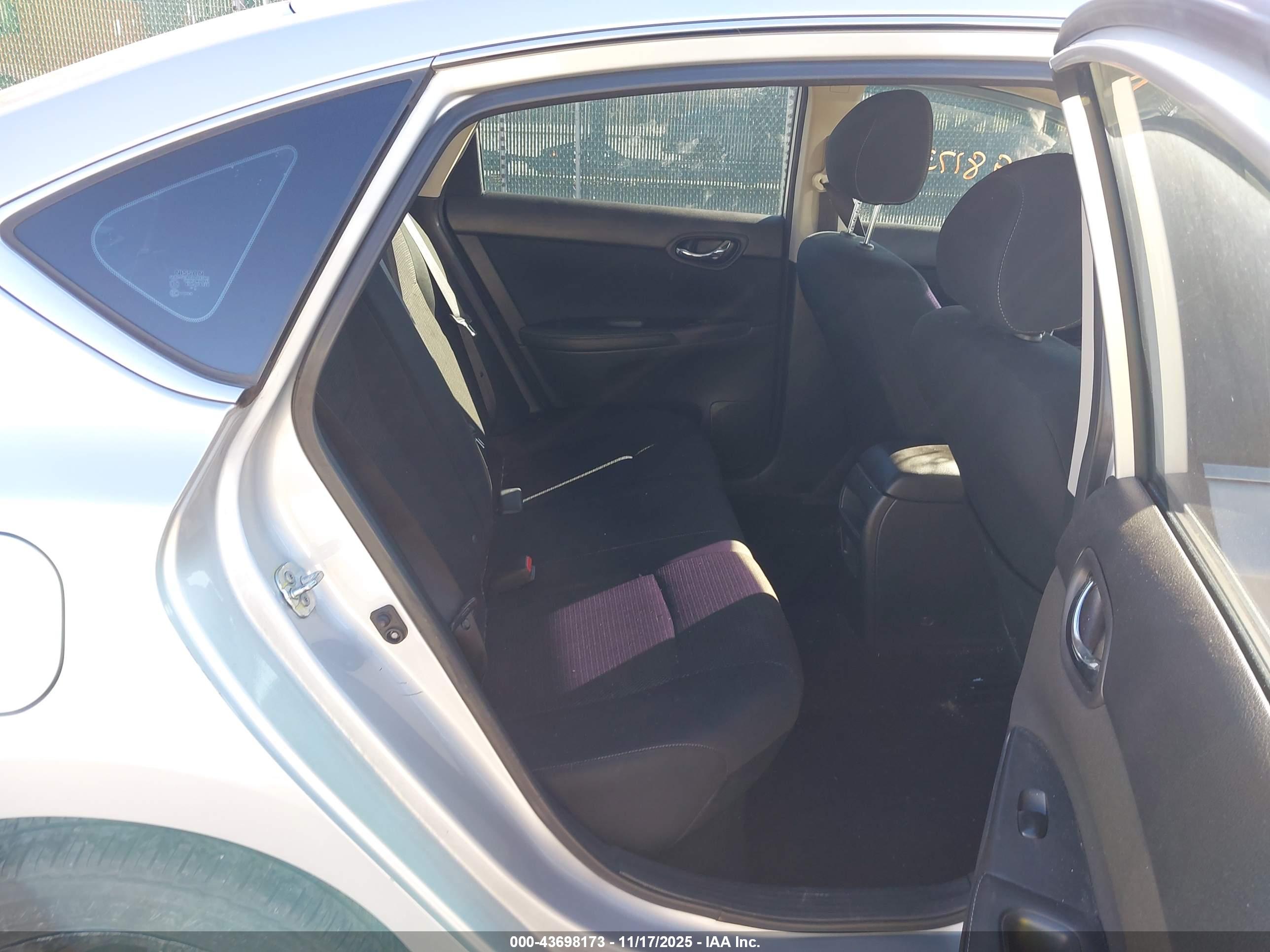 NISSAN SENTRA image 8