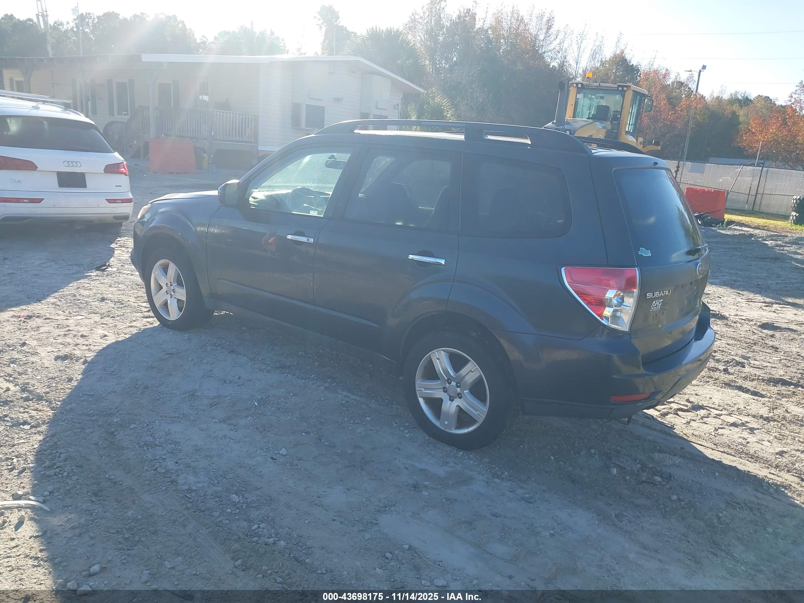 SUBARU FORESTER image 3
