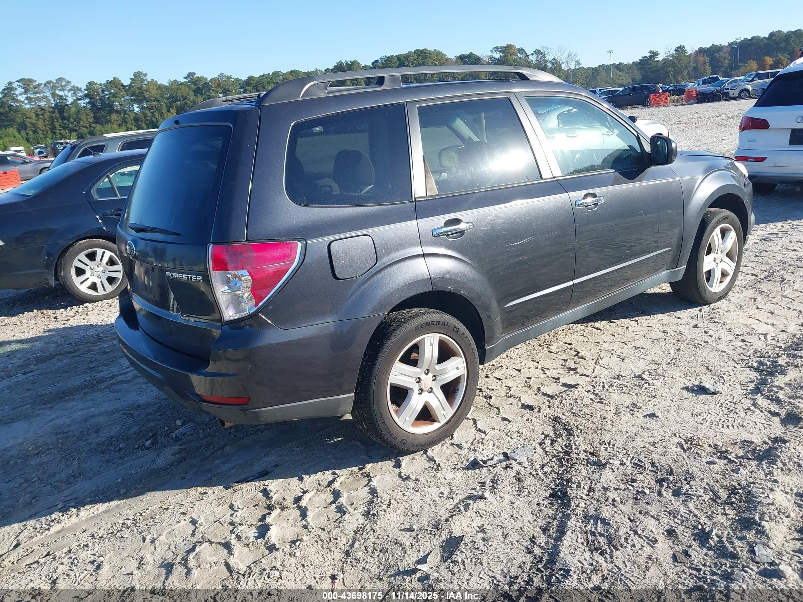 SUBARU FORESTER image 4