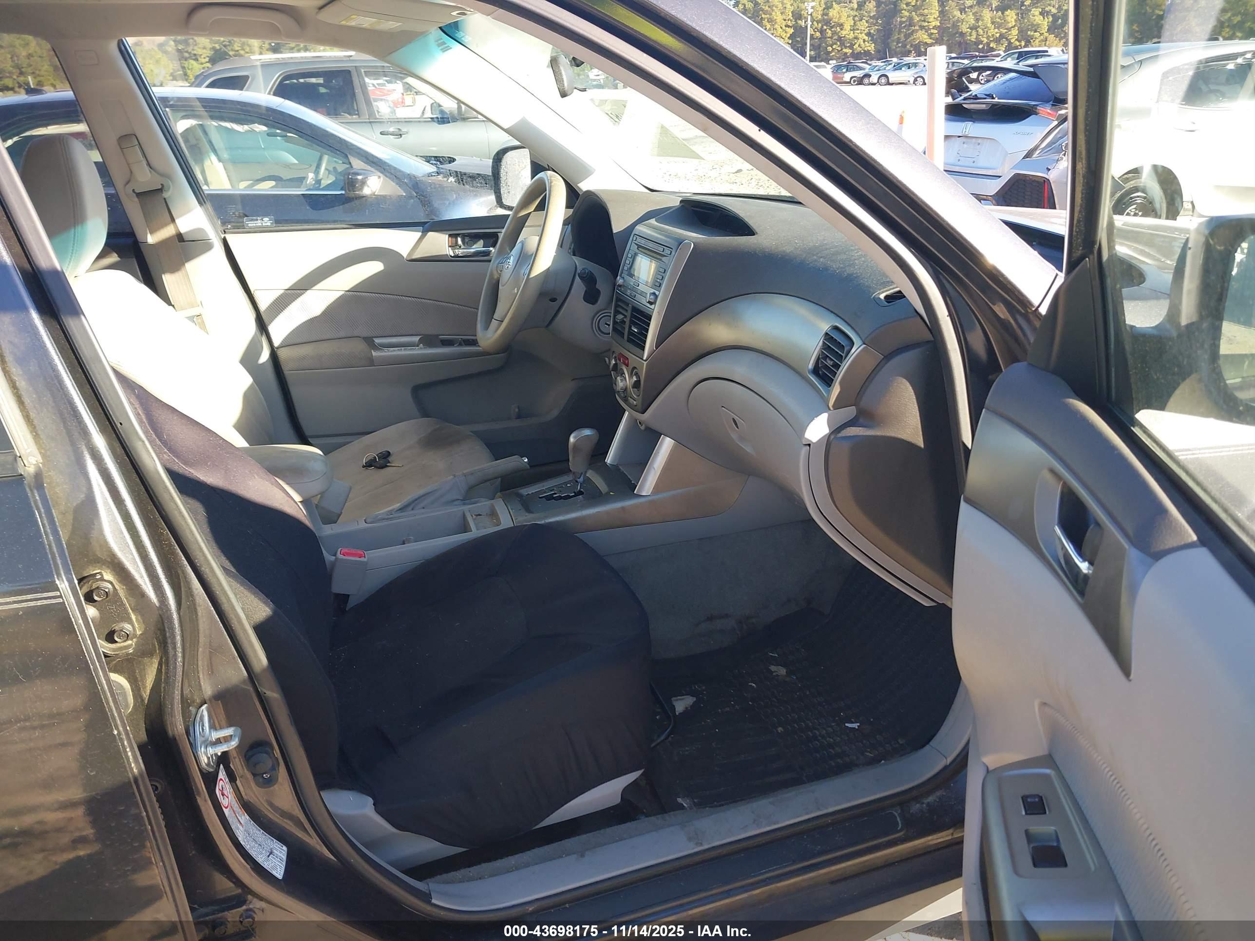 SUBARU FORESTER image 5