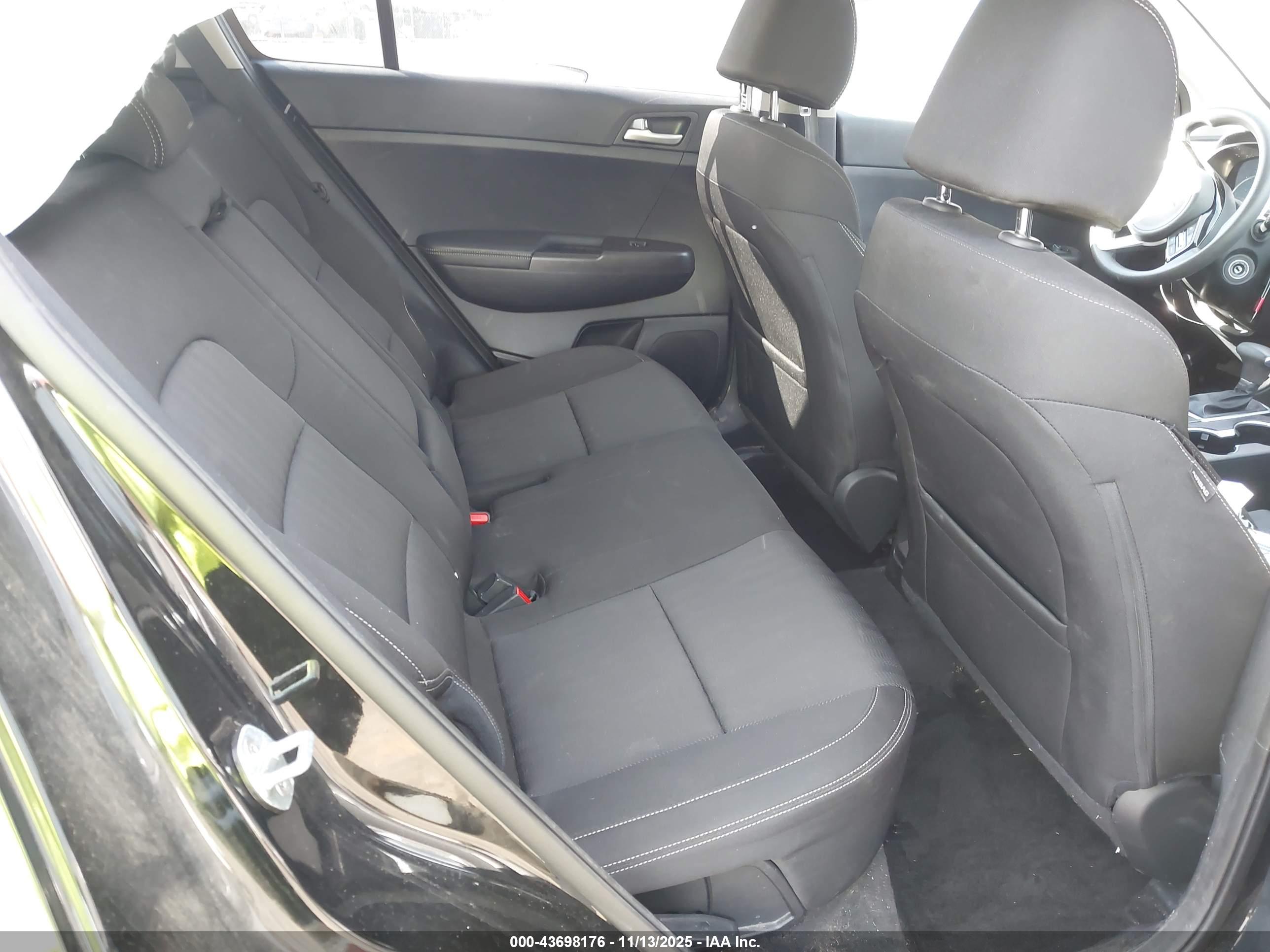 KIA SPORTAGE image 8