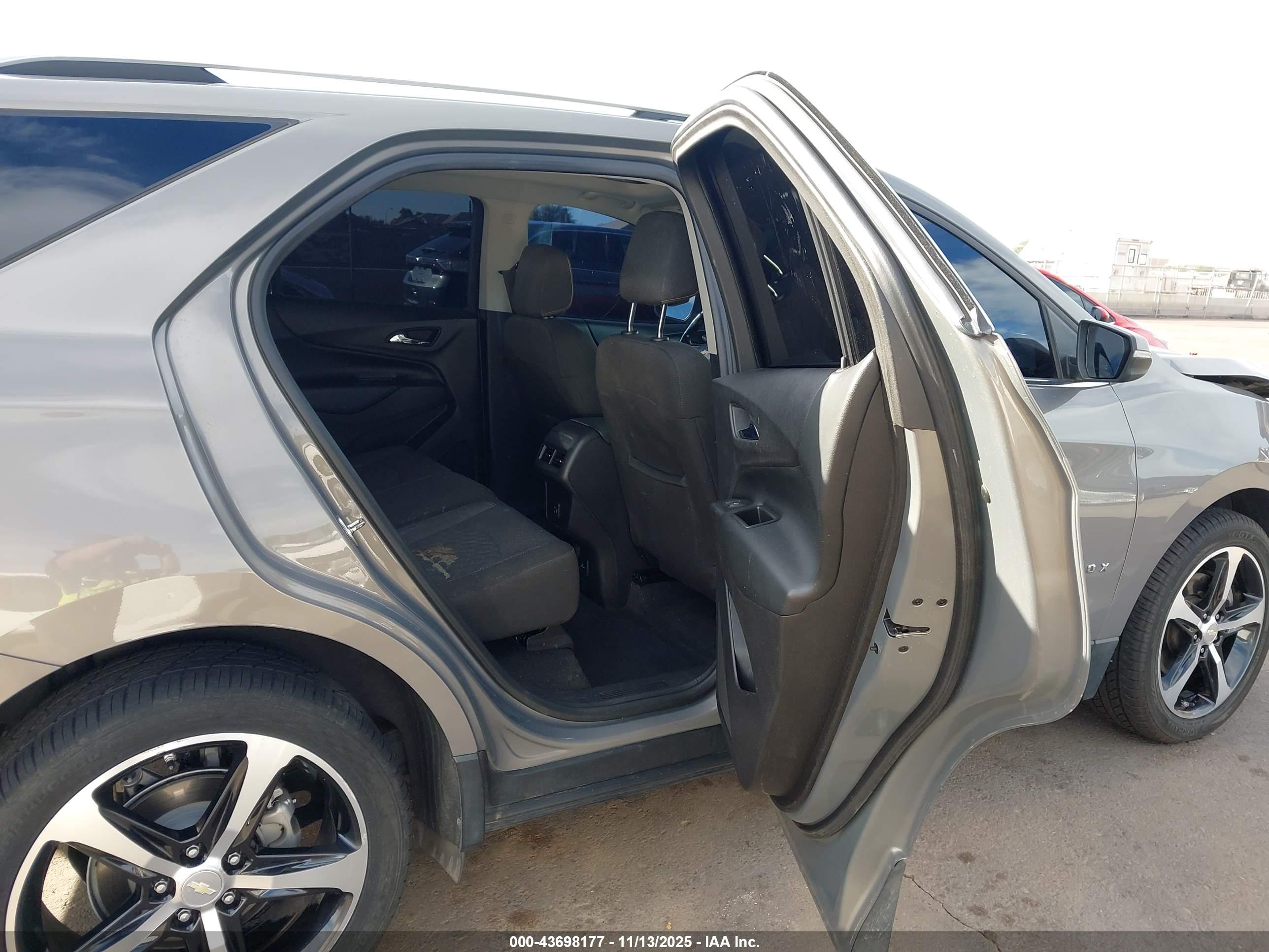 CHEVROLET EQUINOX image 8