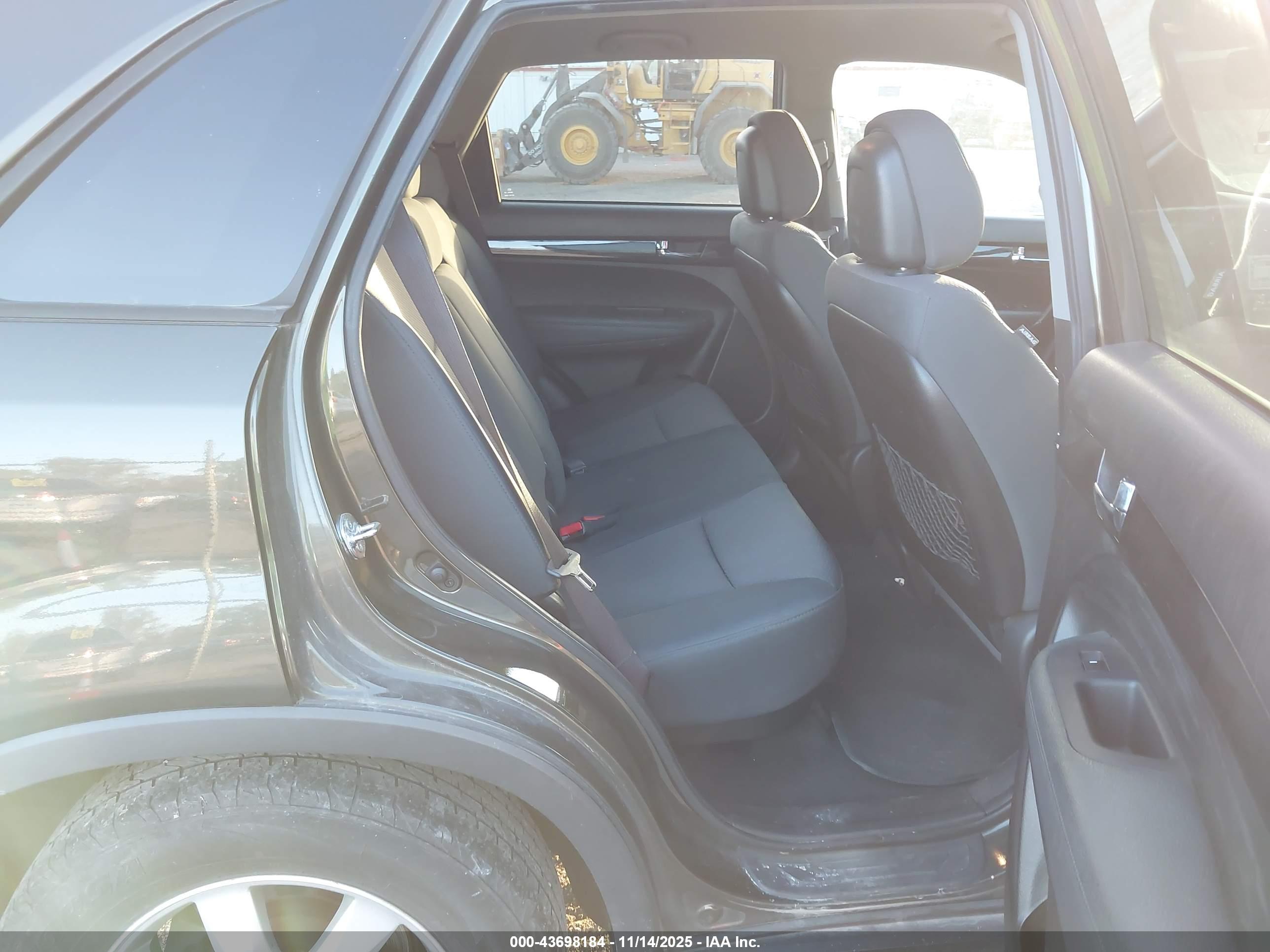 KIA SORENTO image 8