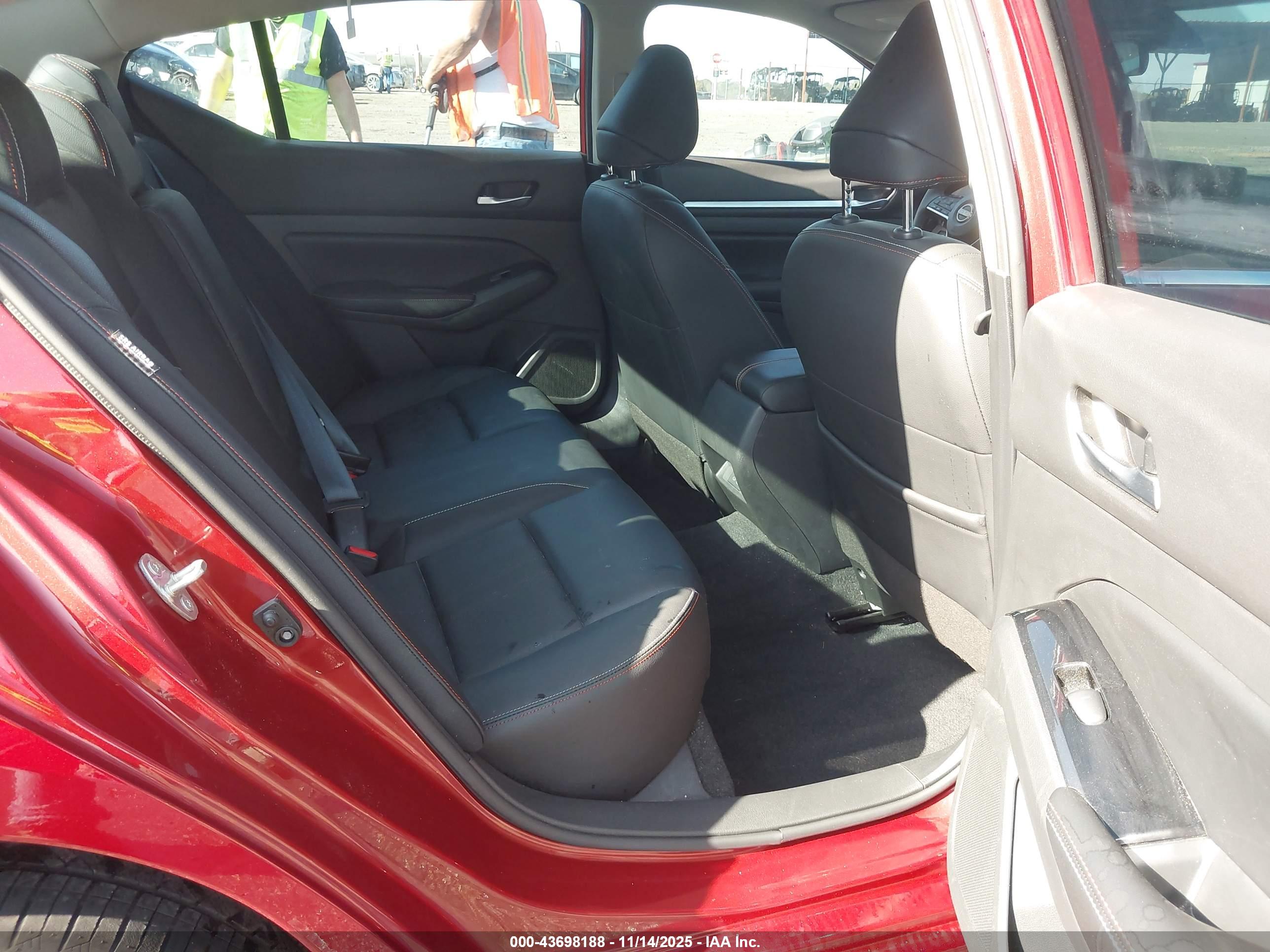 NISSAN ALTIMA image 8