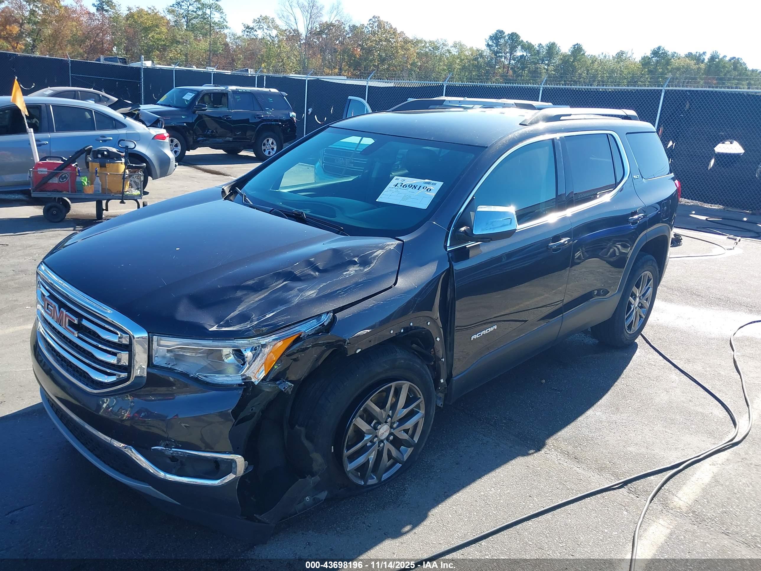 GMC ACADIA image 2