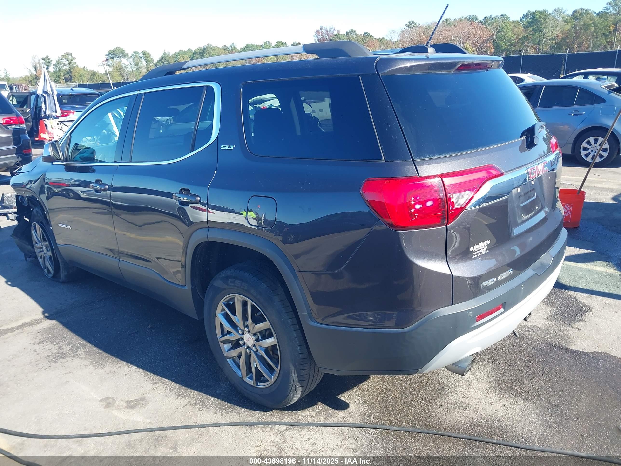 GMC ACADIA image 3