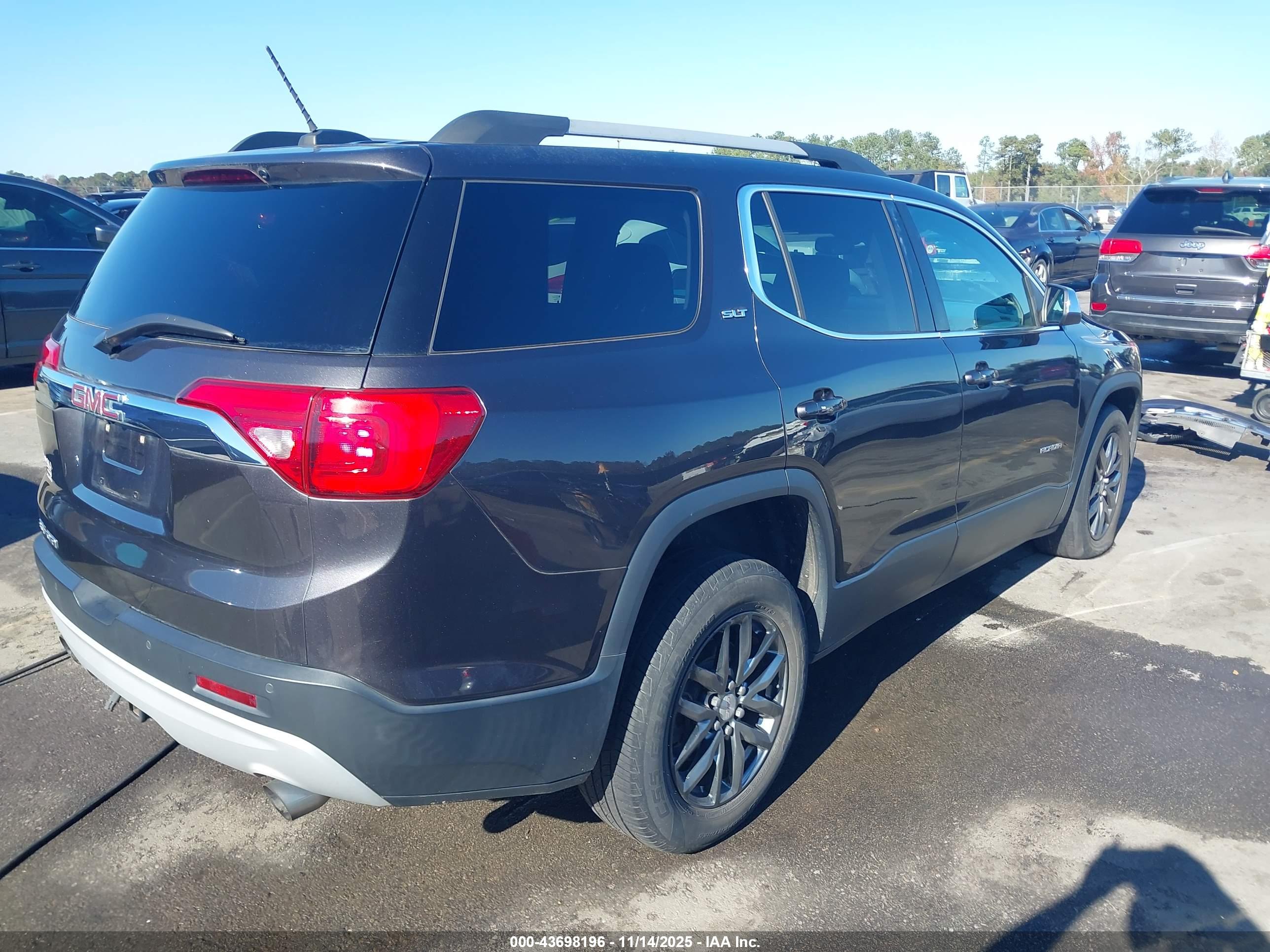 GMC ACADIA image 4