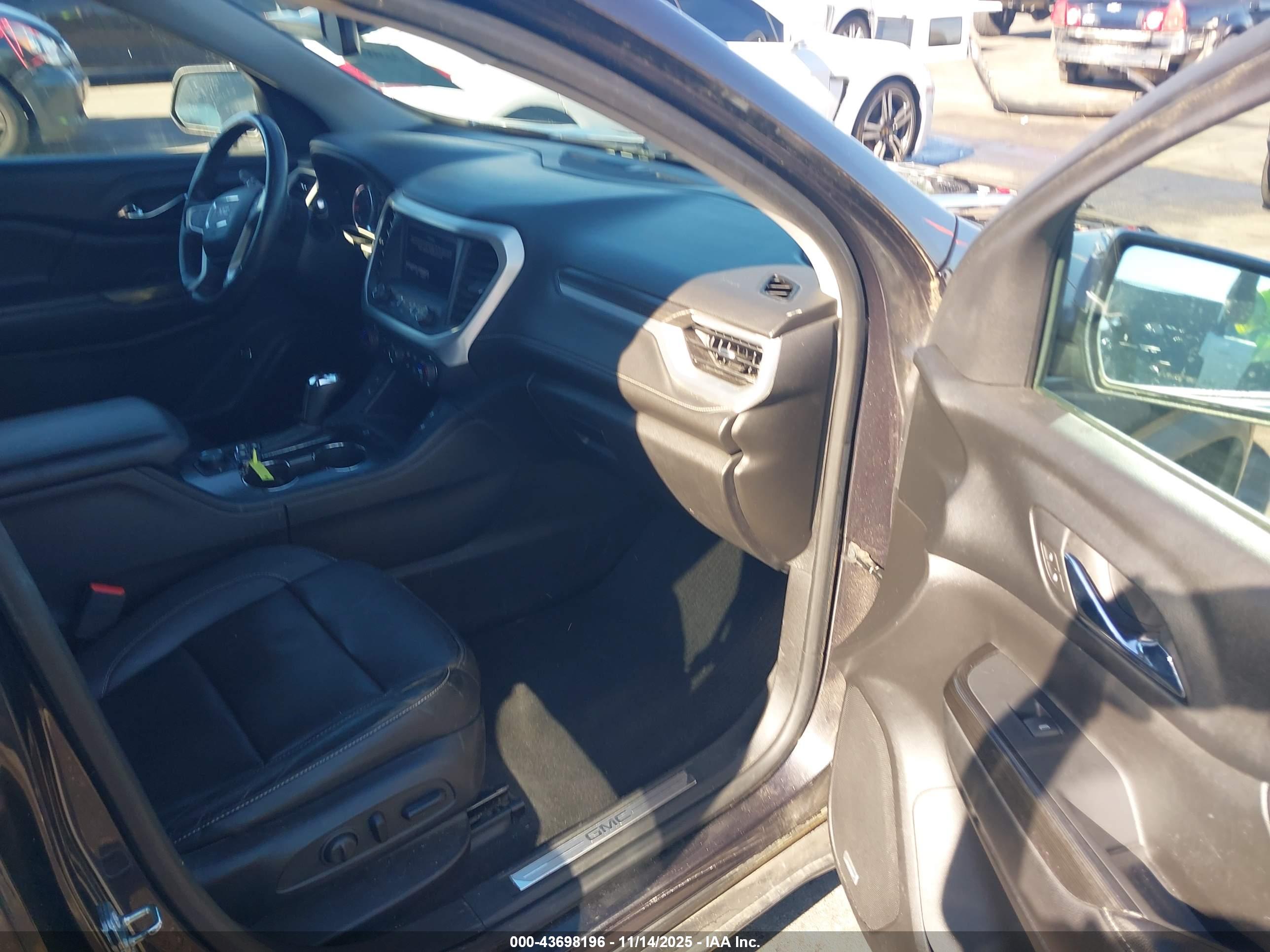 GMC ACADIA image 5