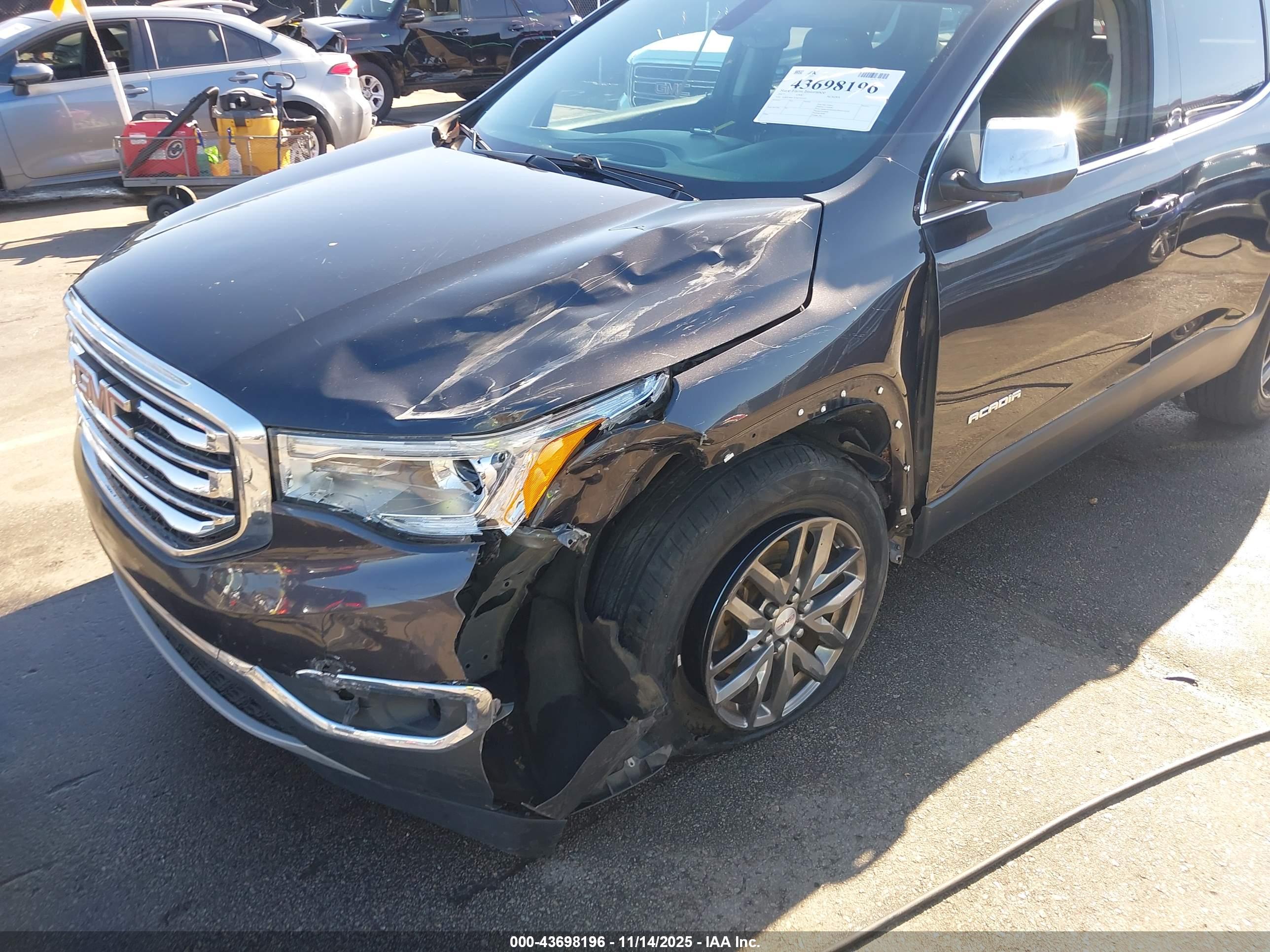 GMC ACADIA image 6