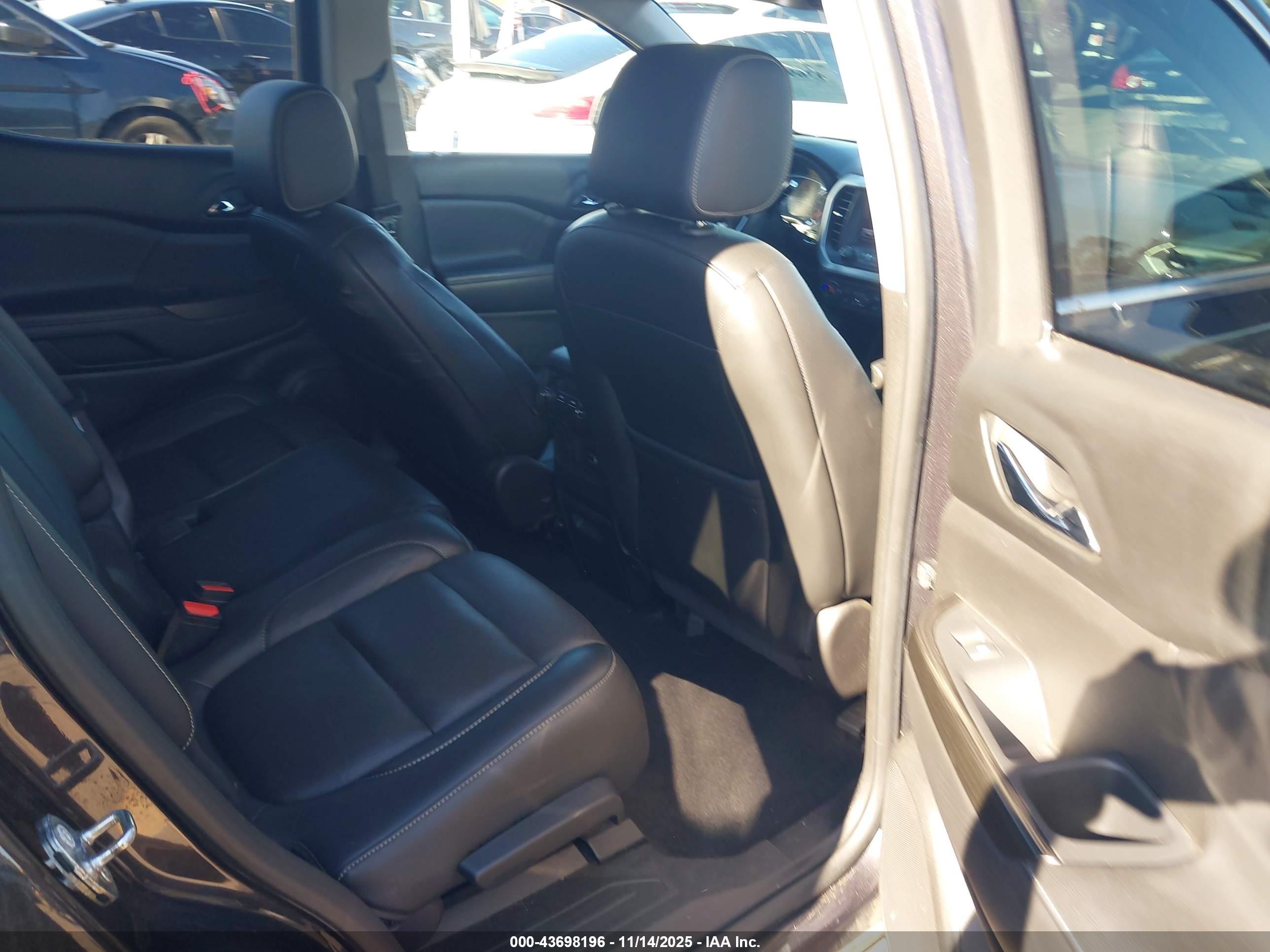 GMC ACADIA image 8
