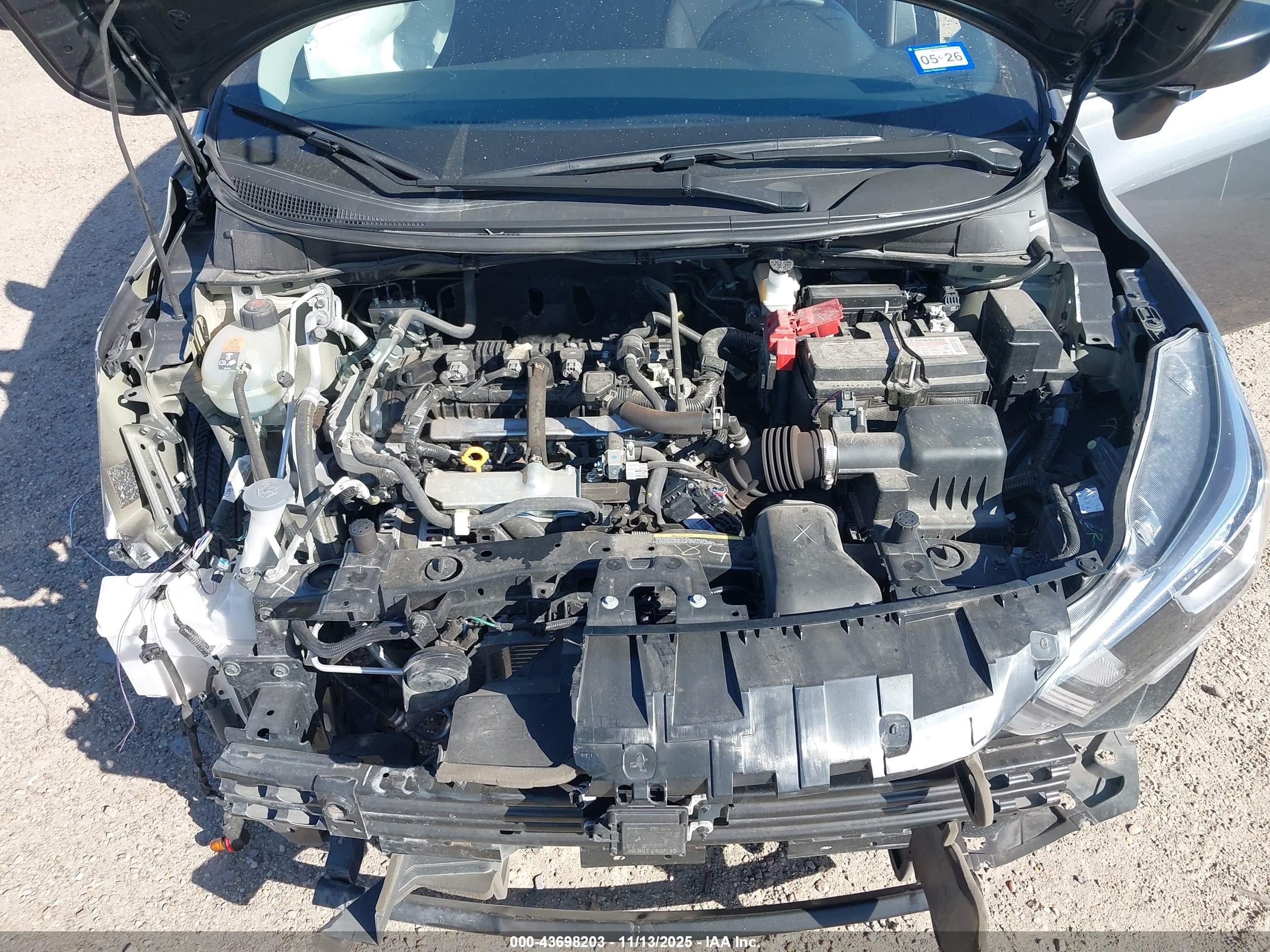 NISSAN VERSA image 10