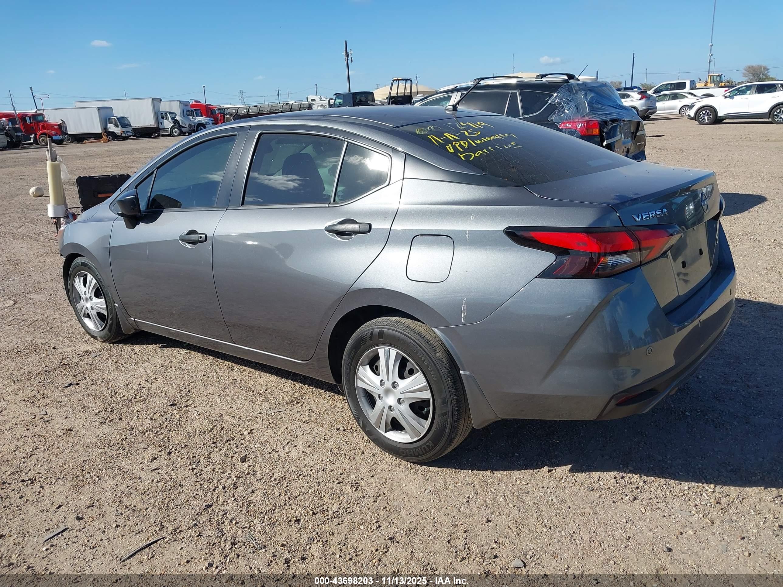 NISSAN VERSA image 3