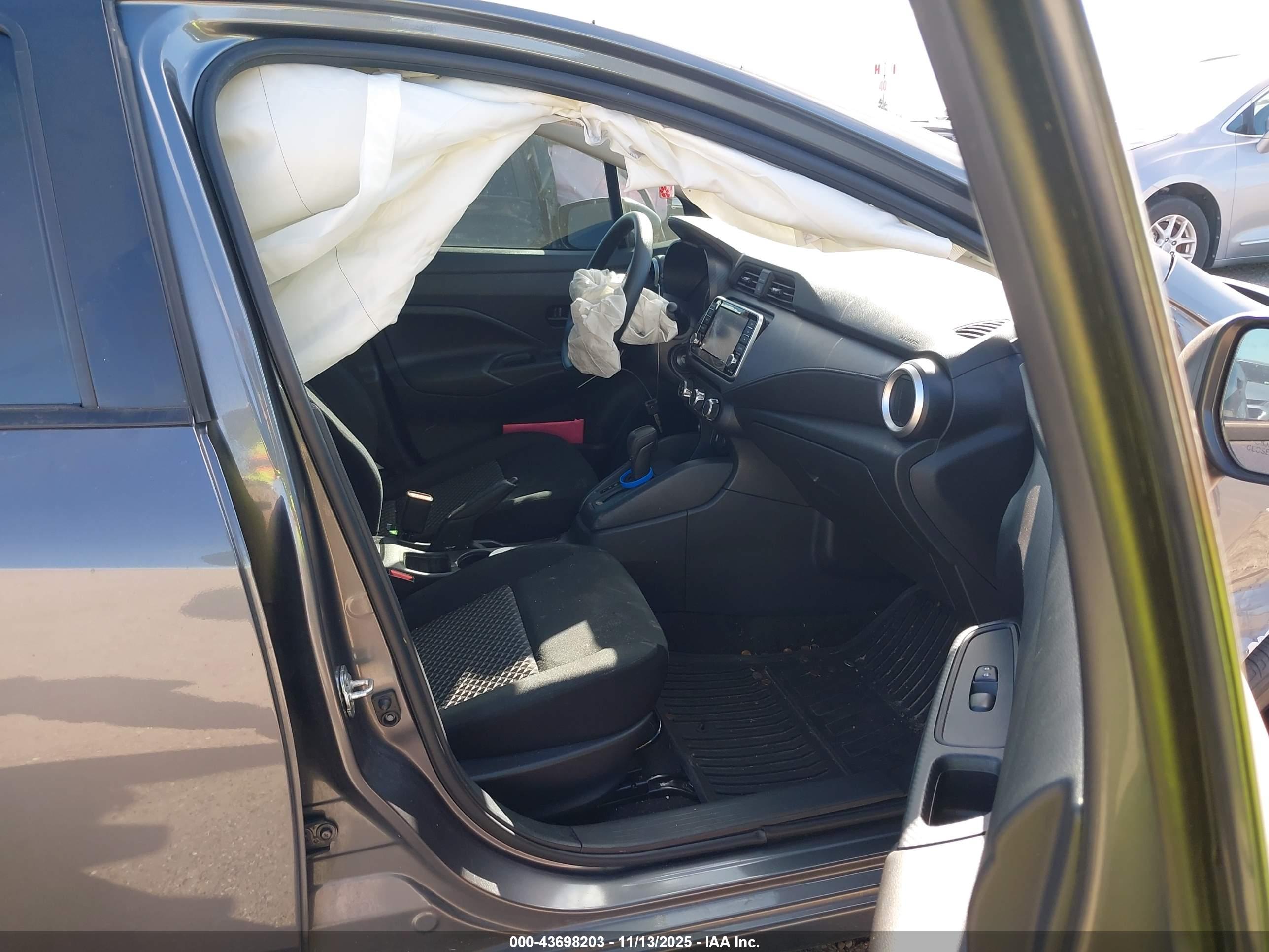 NISSAN VERSA image 5