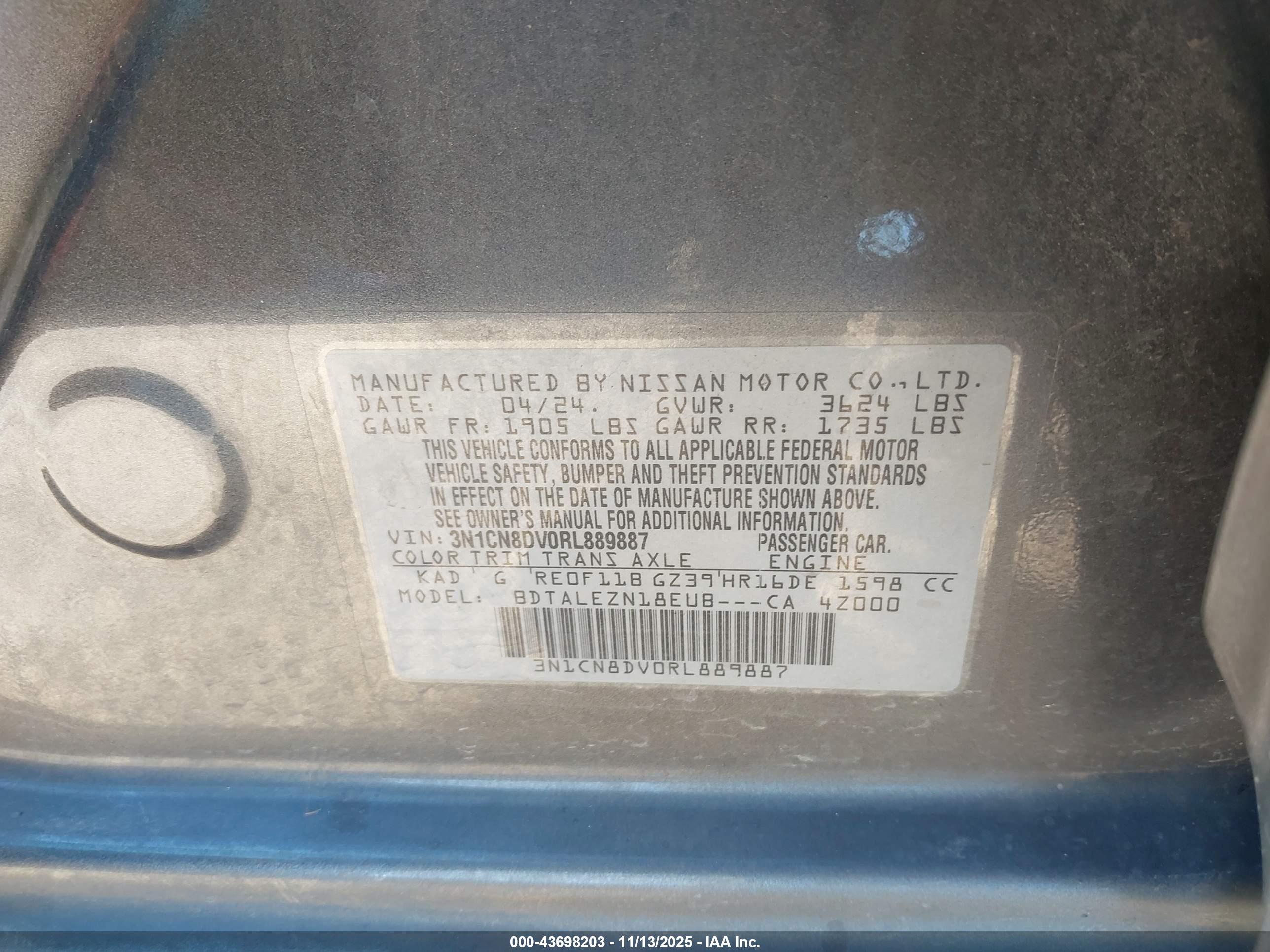 NISSAN VERSA image 9