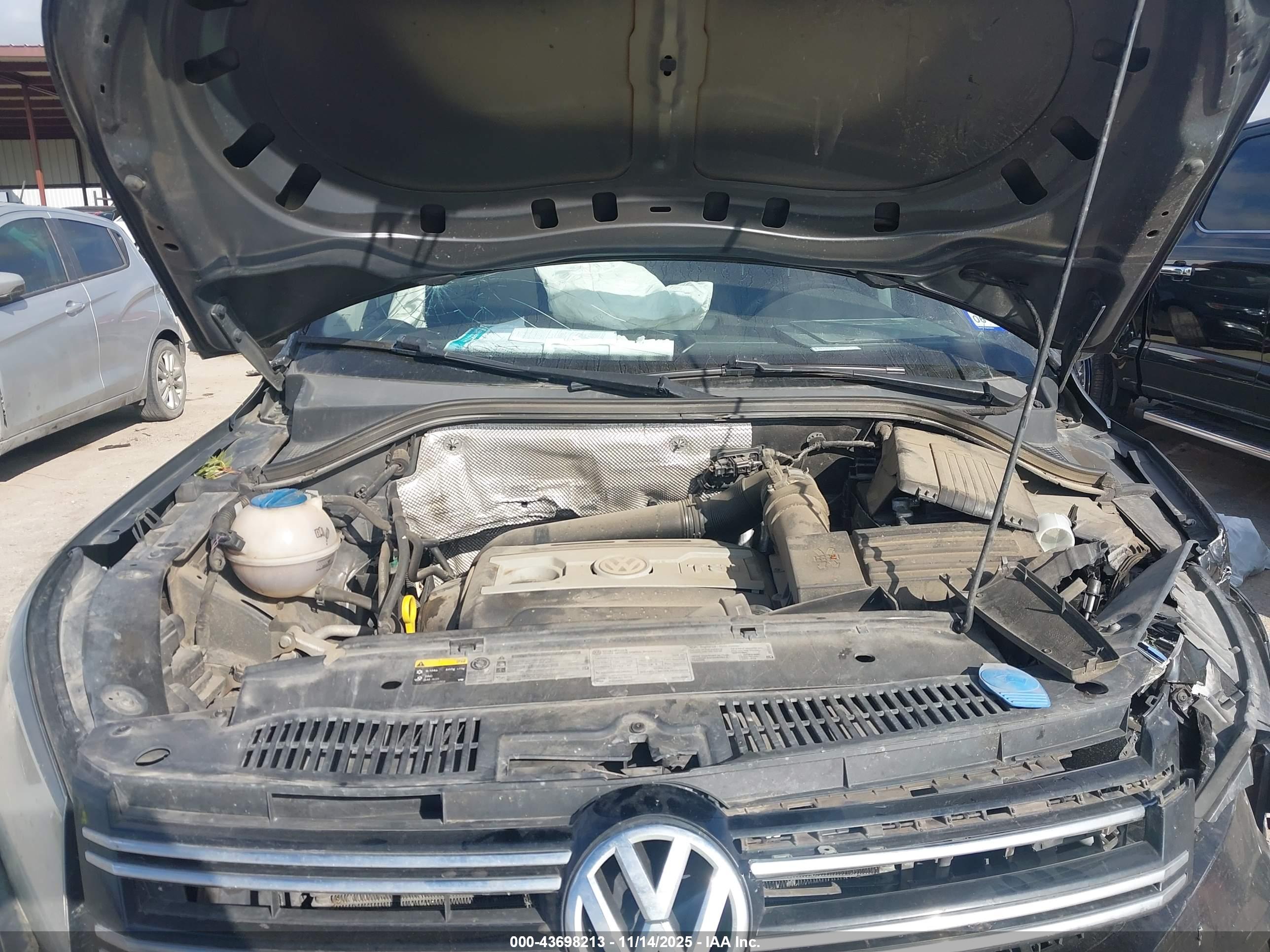 VOLKSWAGEN TIGUAN image 10