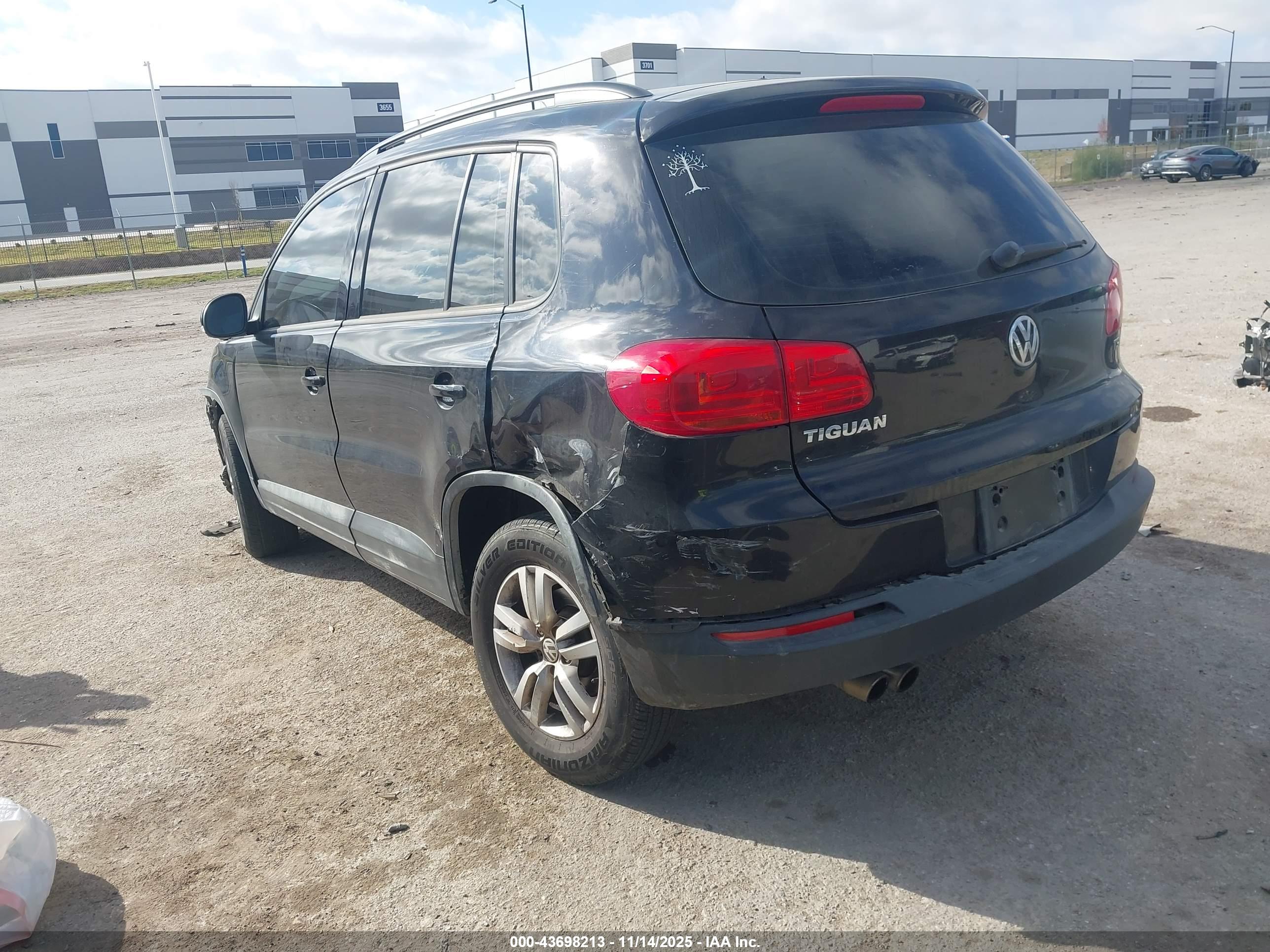 VOLKSWAGEN TIGUAN image 3