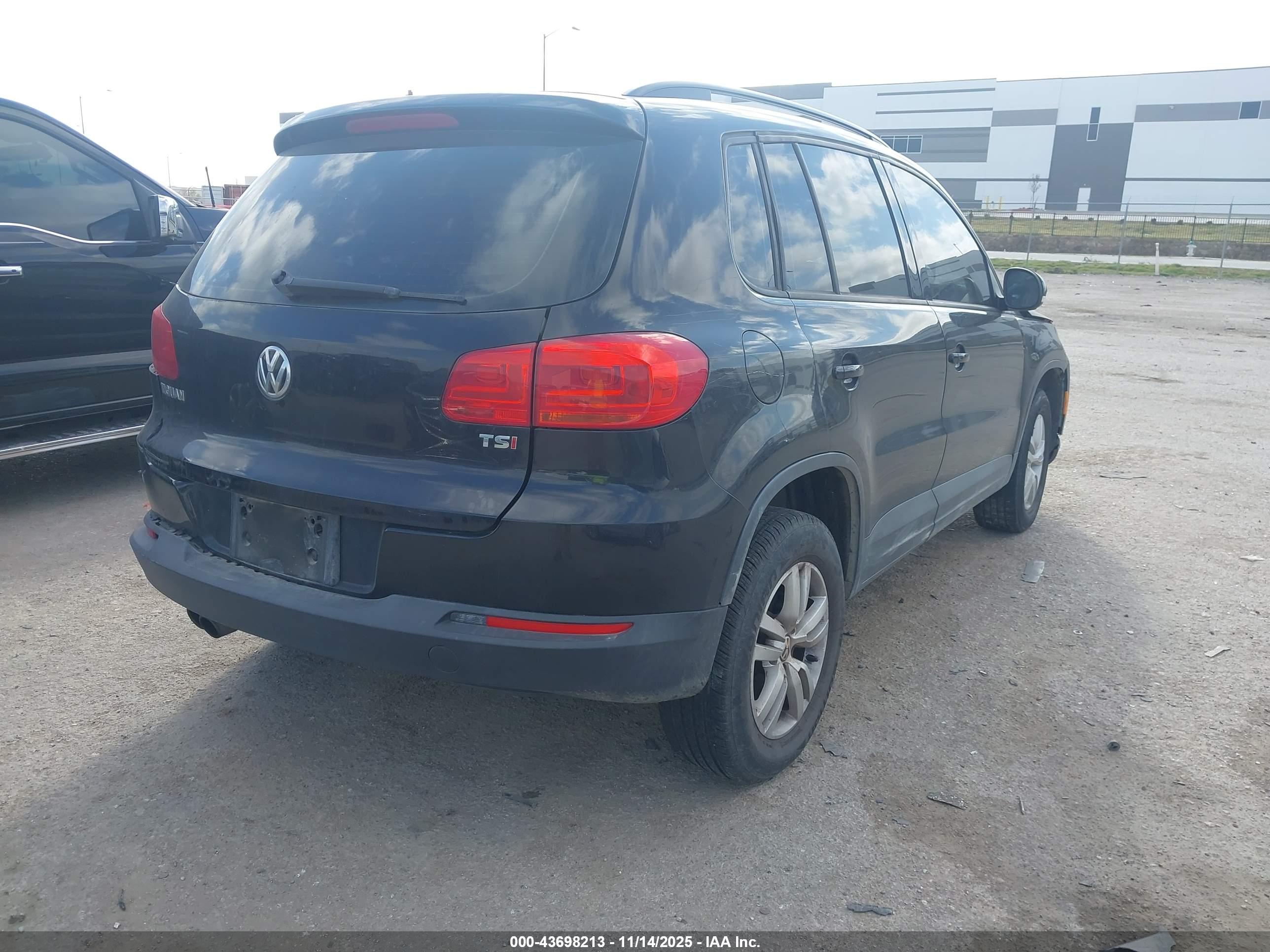 VOLKSWAGEN TIGUAN image 4
