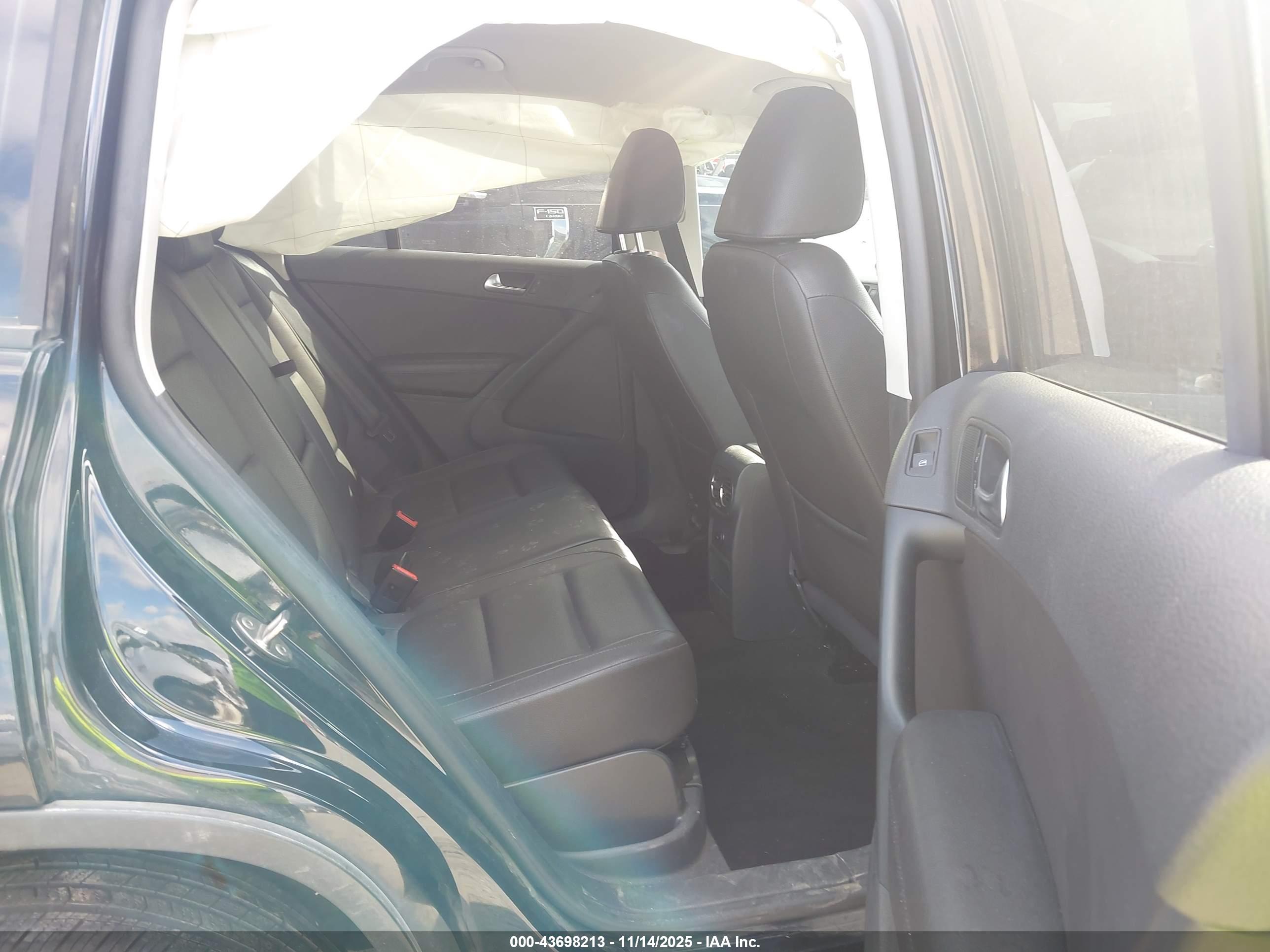 VOLKSWAGEN TIGUAN image 8