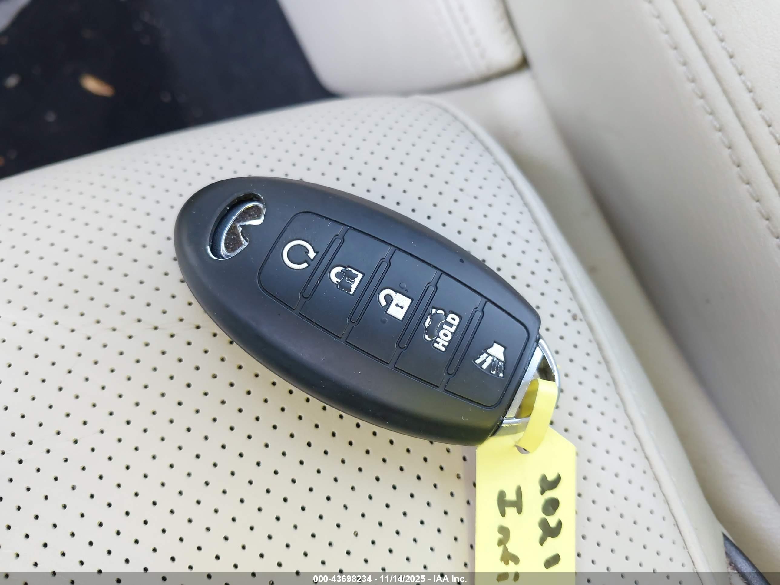 INFINITI QX80 image 11