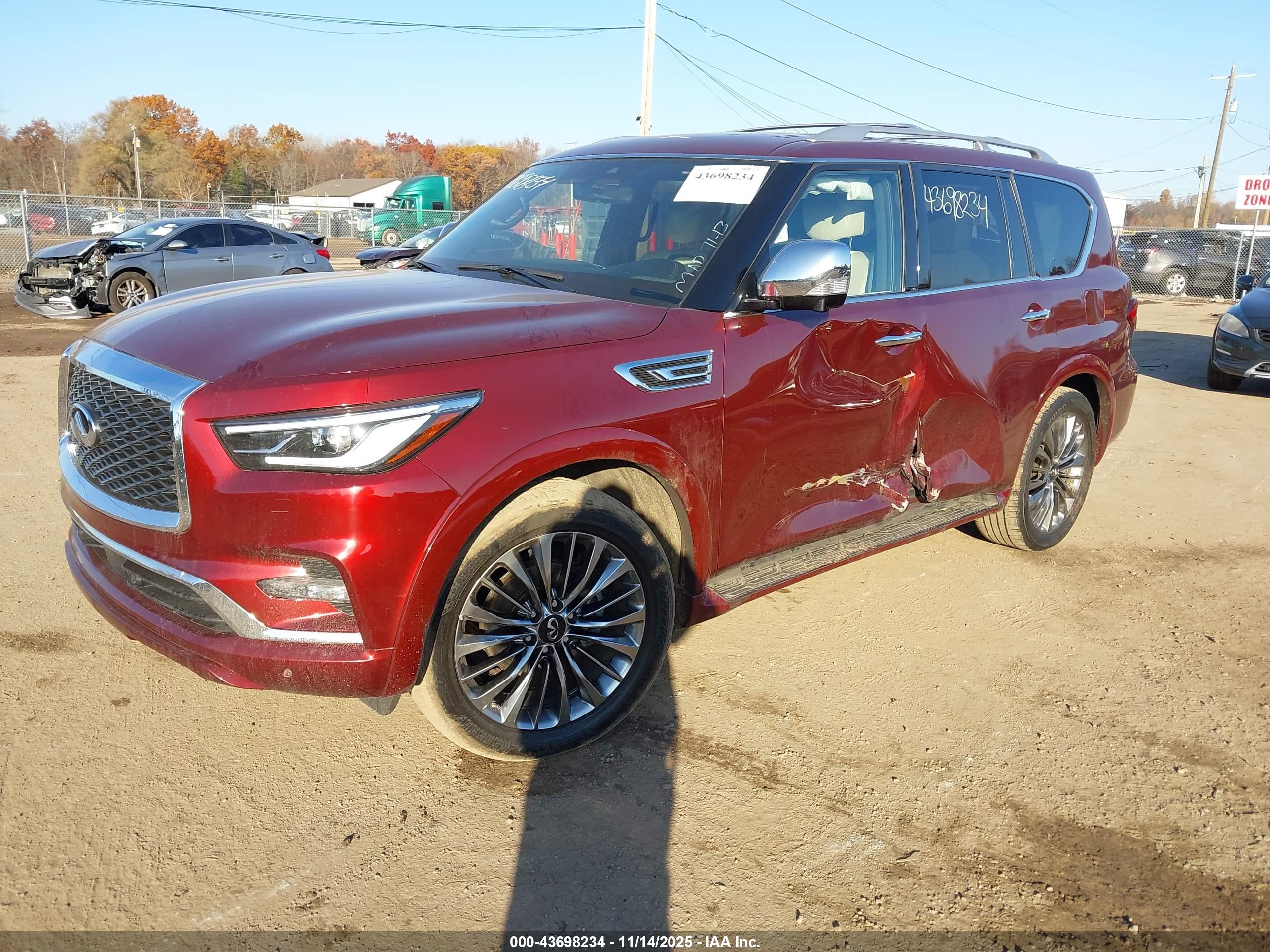 INFINITI QX80 image 2