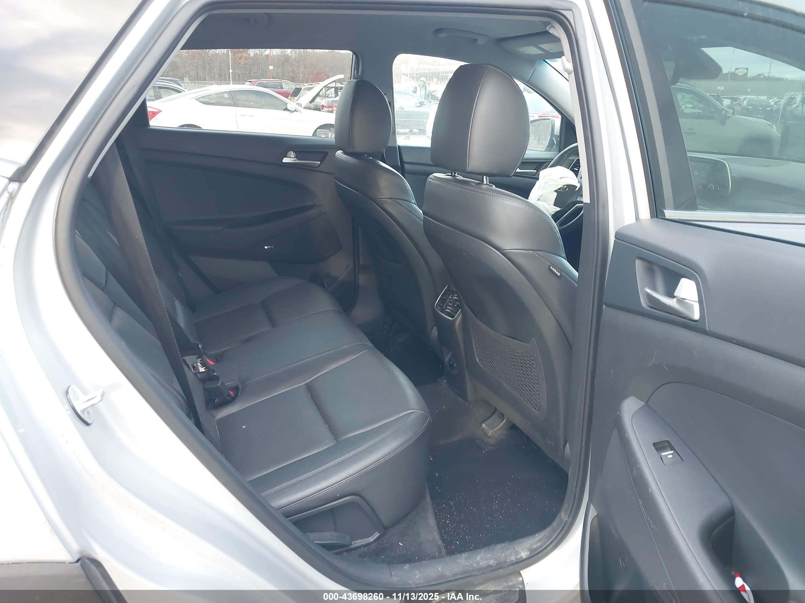 HYUNDAI TUCSON image 8